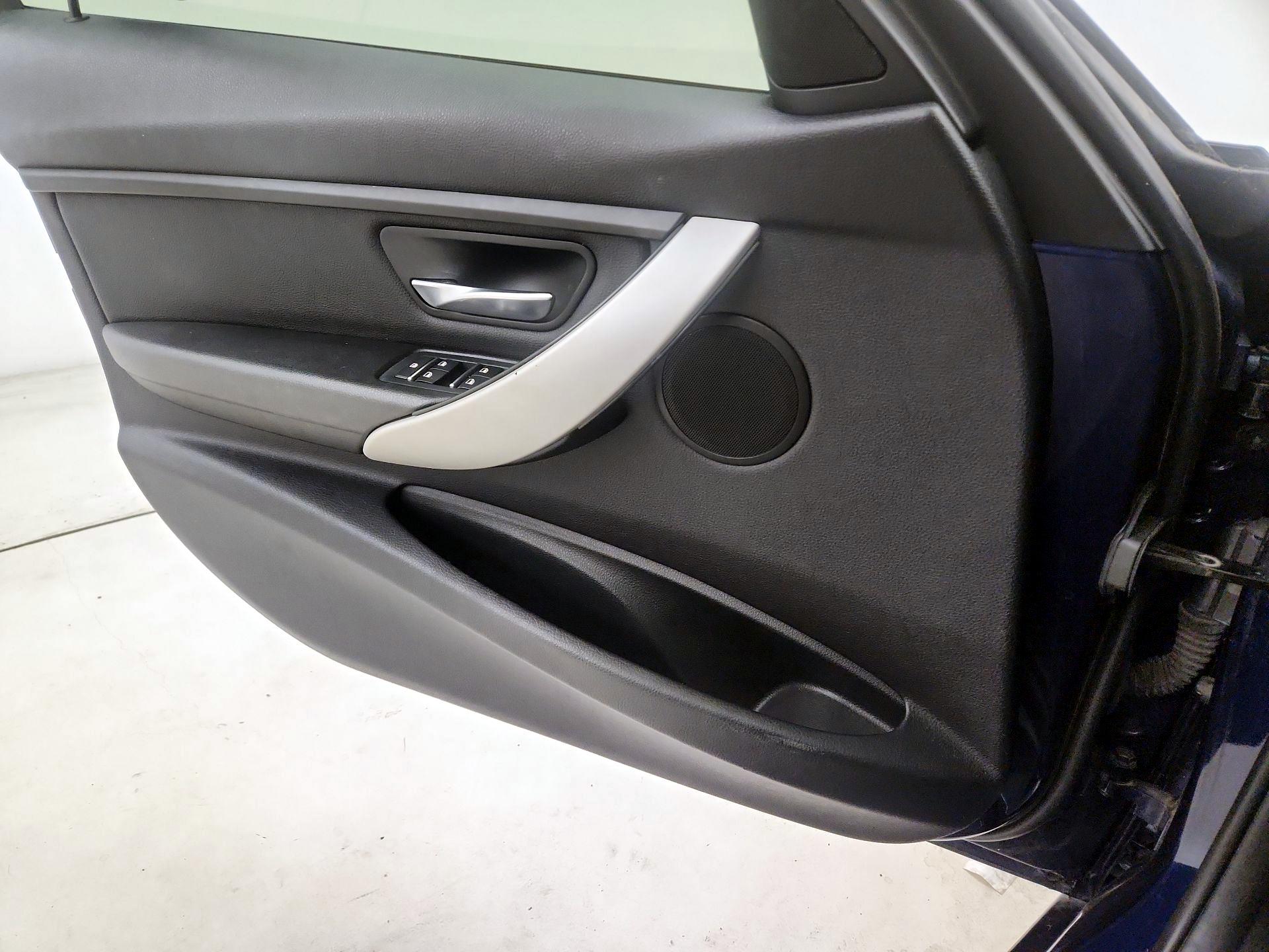 Thumbnail: 2017 BMW 3 Series - 12