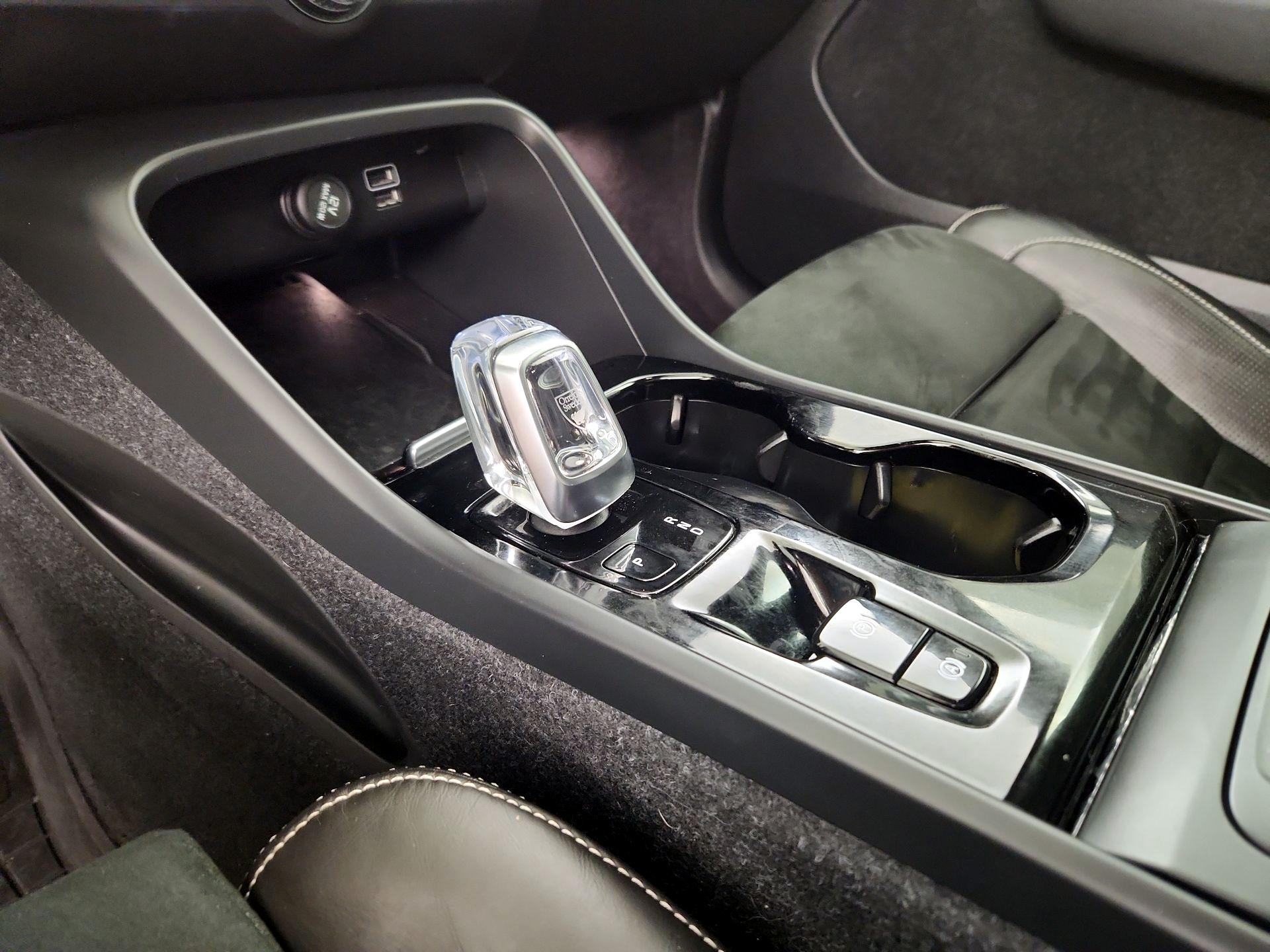 Thumbnail: 2020 Volvo XC40 - 18