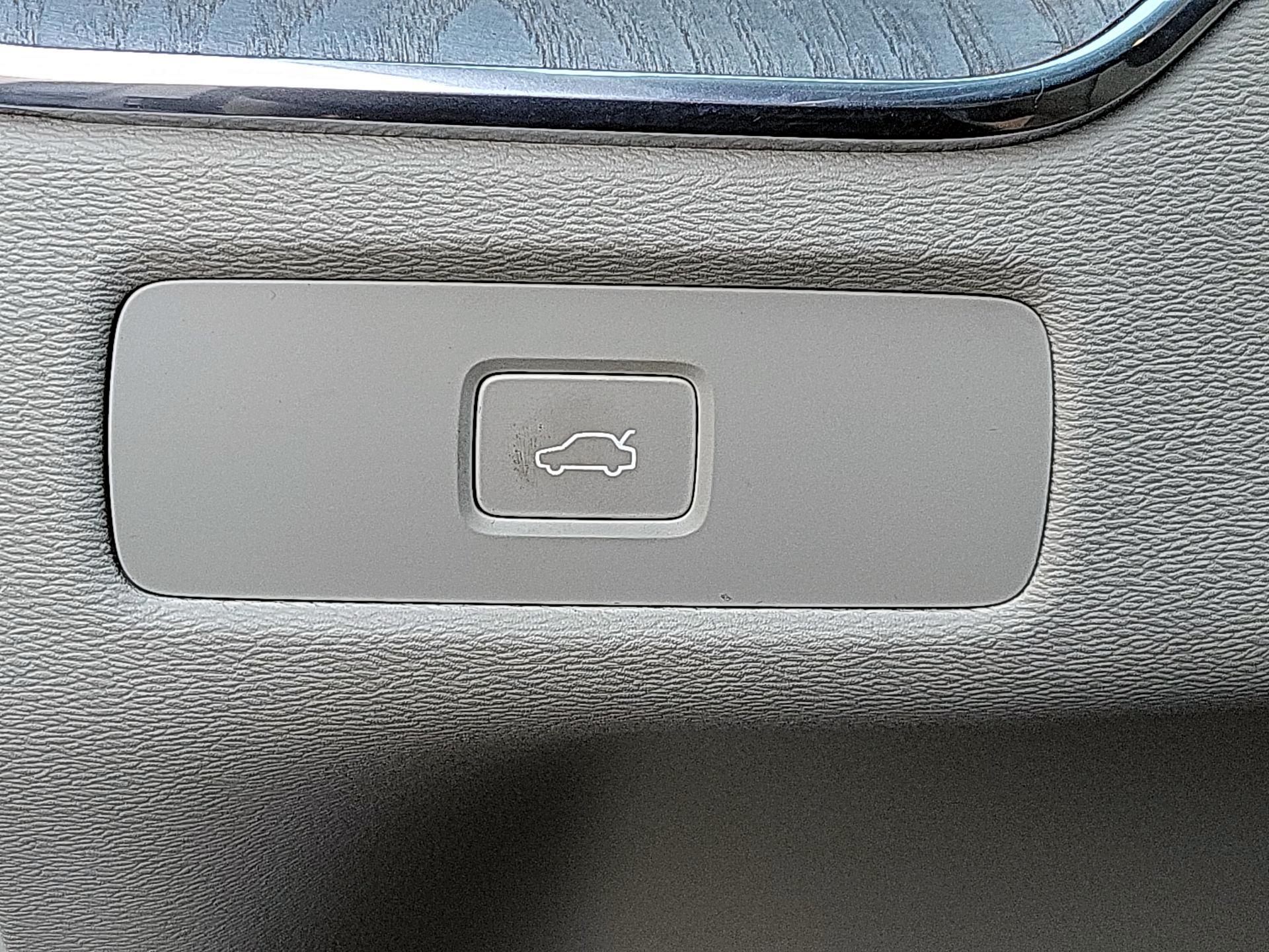 Thumbnail: 2023 Volvo XC60 - 11