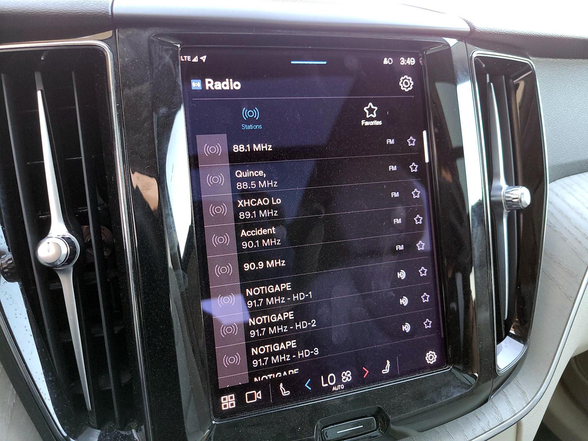 Thumbnail: 2023 Volvo XC60 - 14