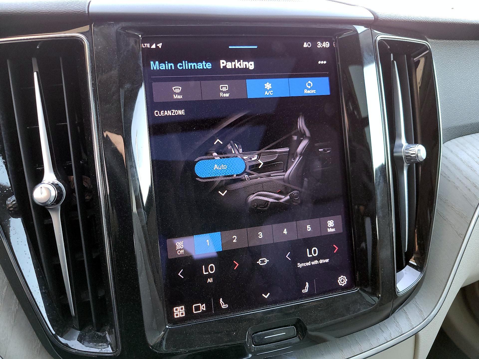 Thumbnail: 2023 Volvo XC60 - 15