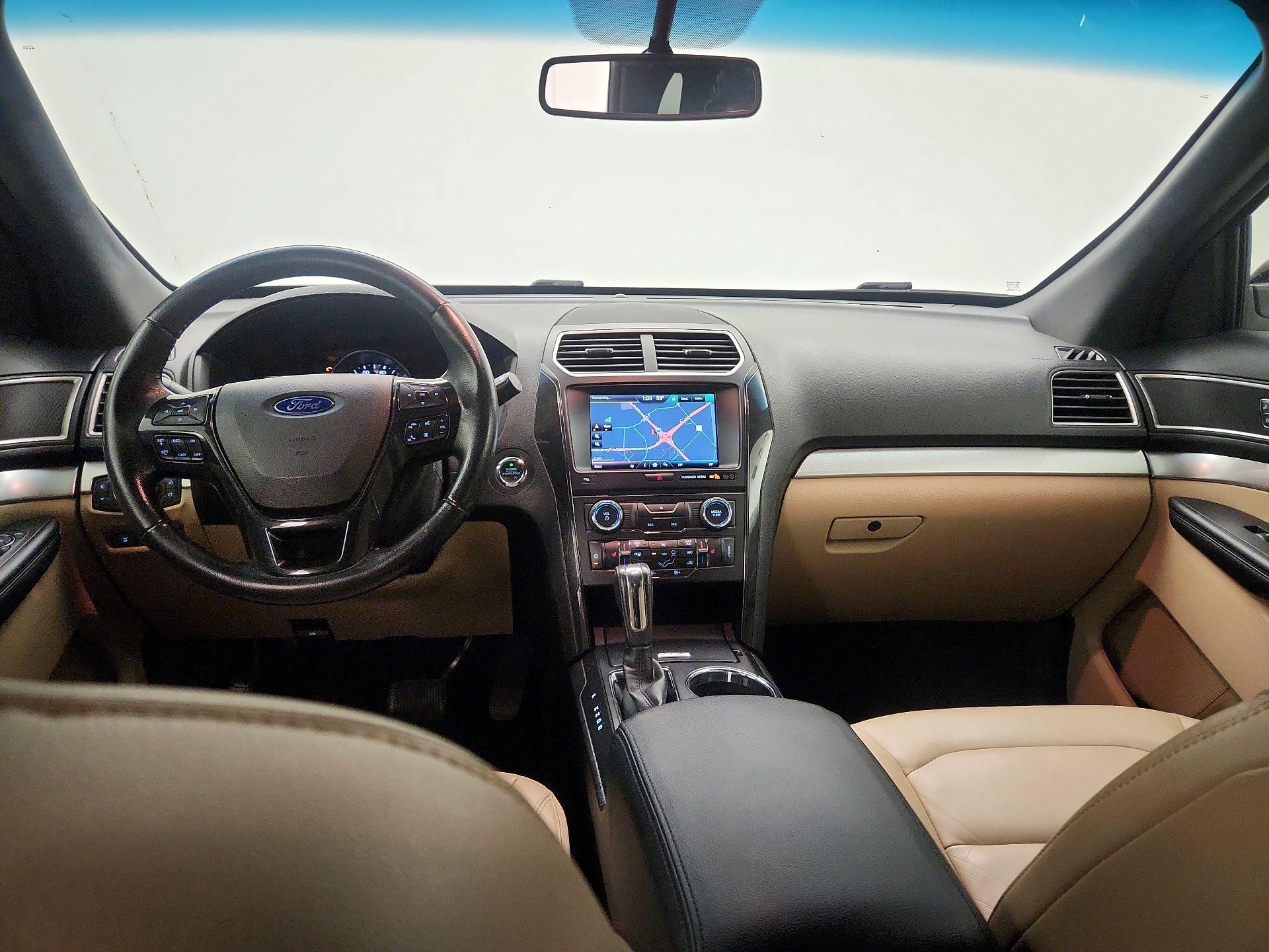 Thumbnail: 2016 Ford Explorer - 9