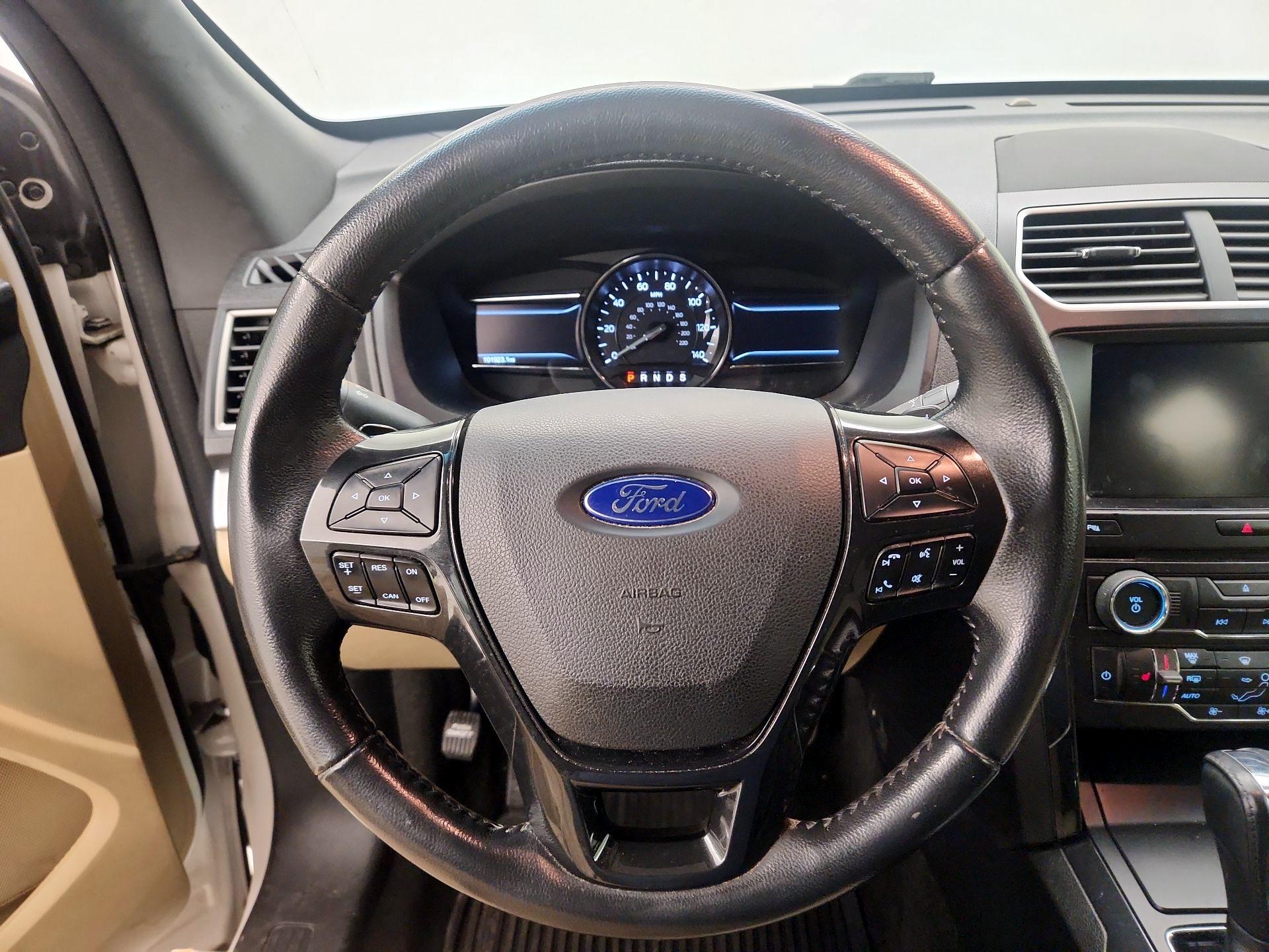 Thumbnail: 2016 Ford Explorer - 10