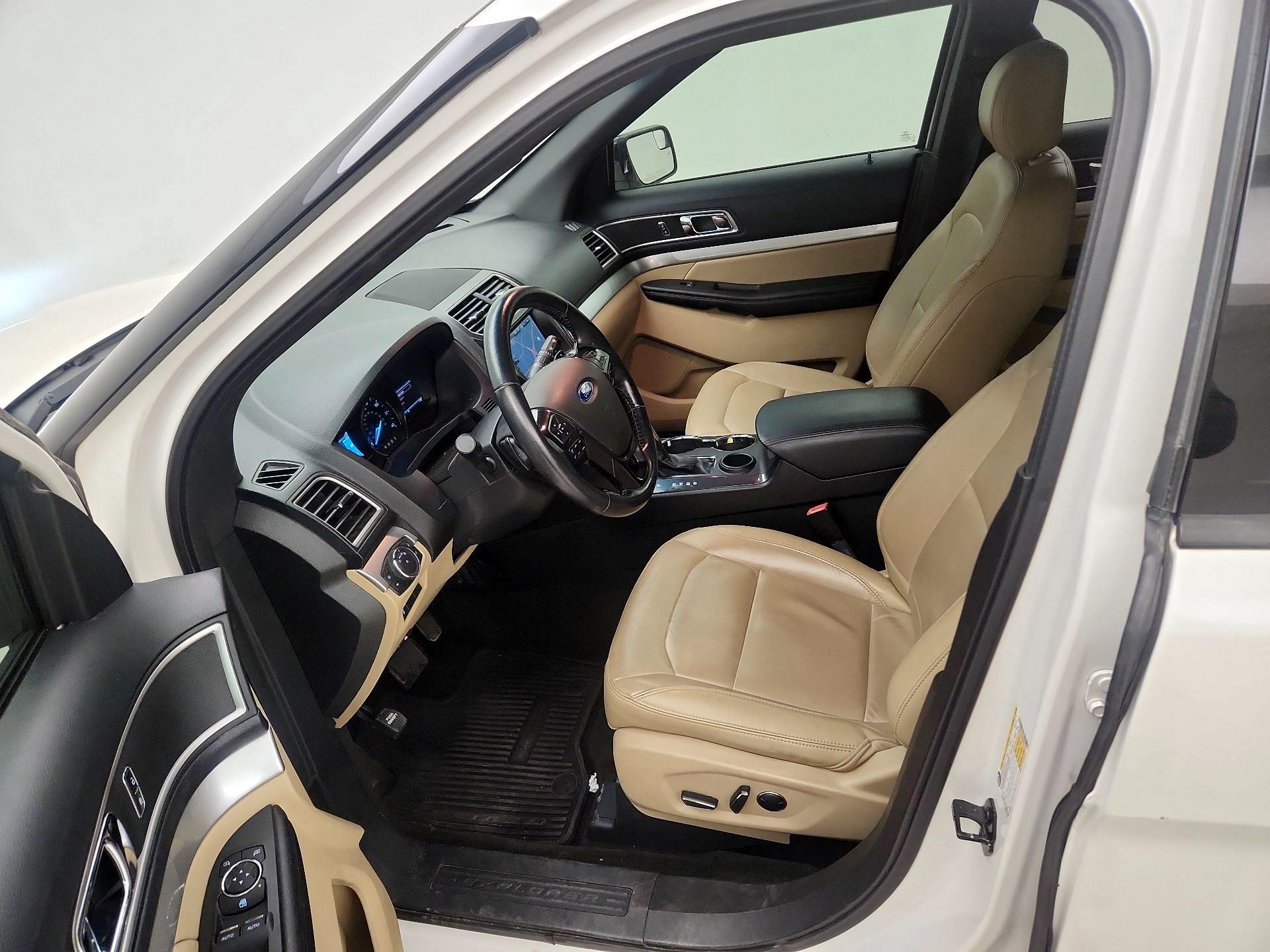 Thumbnail: 2016 Ford Explorer - 11