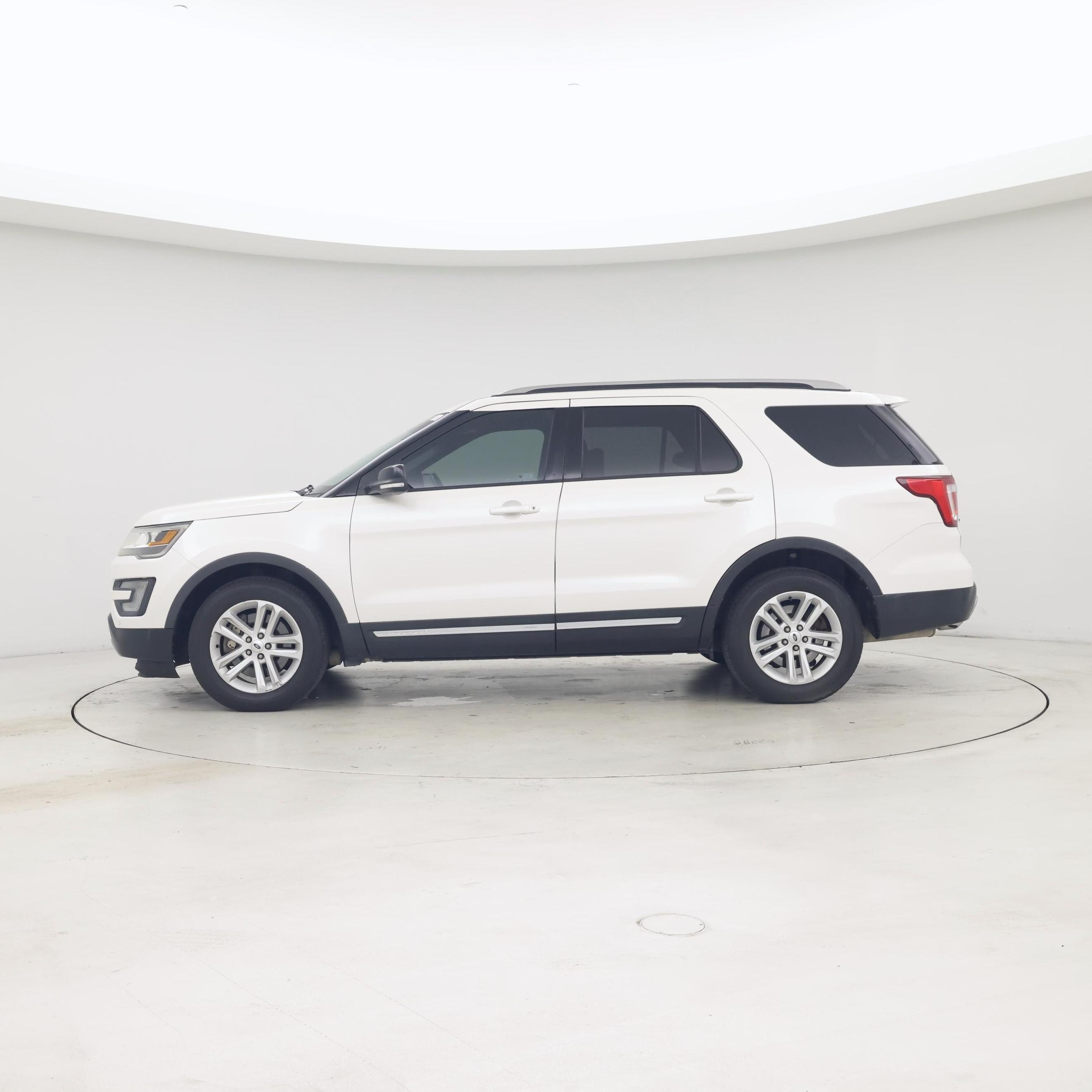 Thumbnail: 2016 Ford Explorer - 3