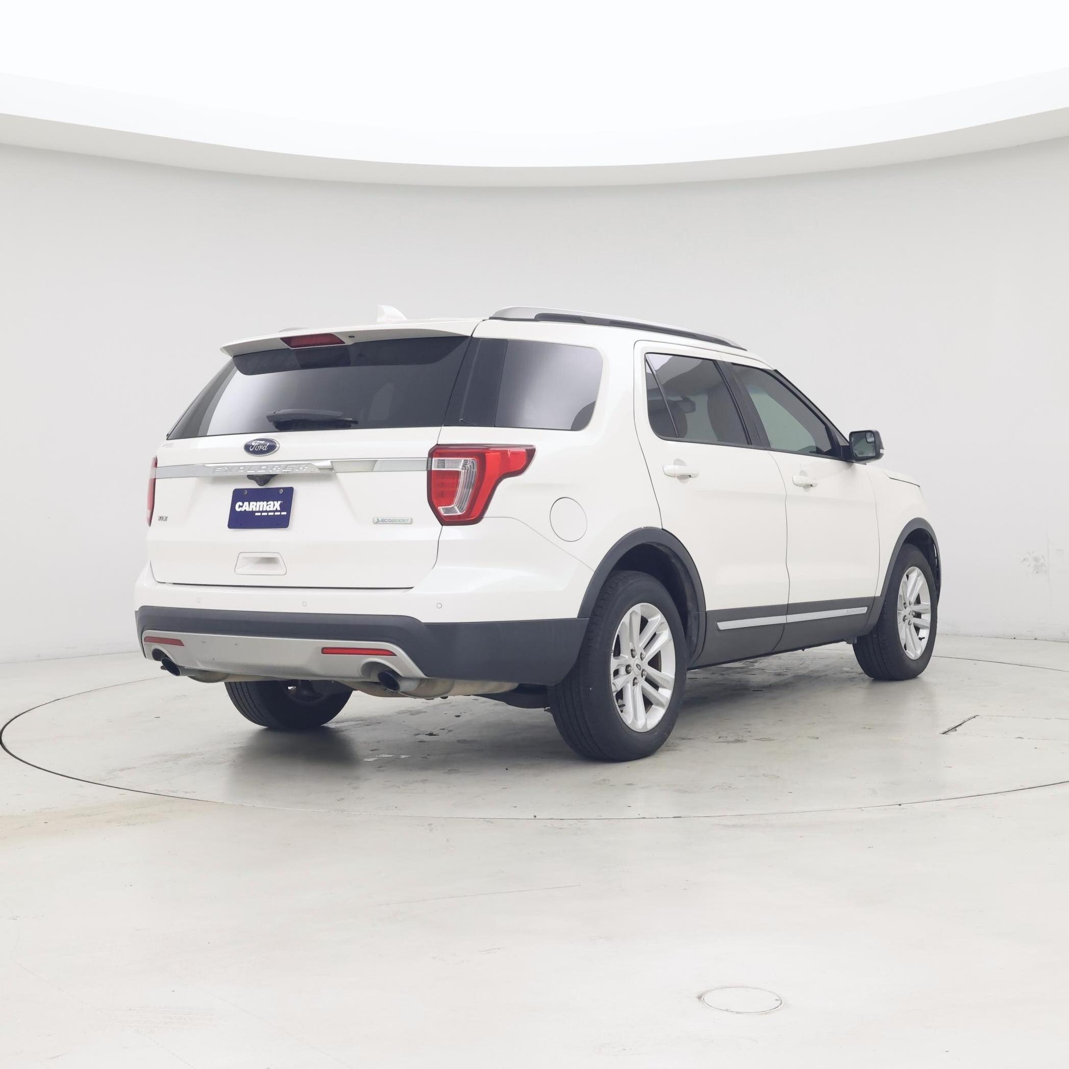 Thumbnail: 2016 Ford Explorer - 8