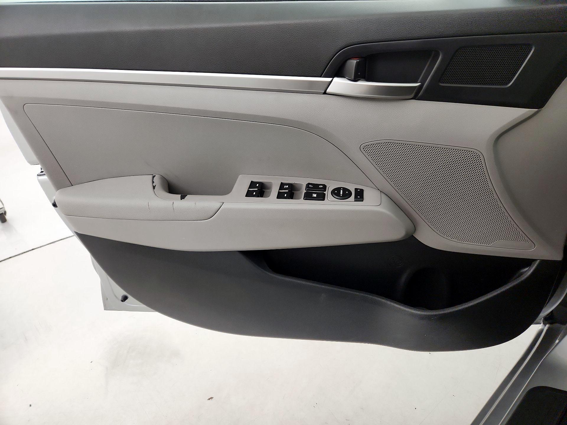 Thumbnail: 2020 Hyundai Elantra - 12