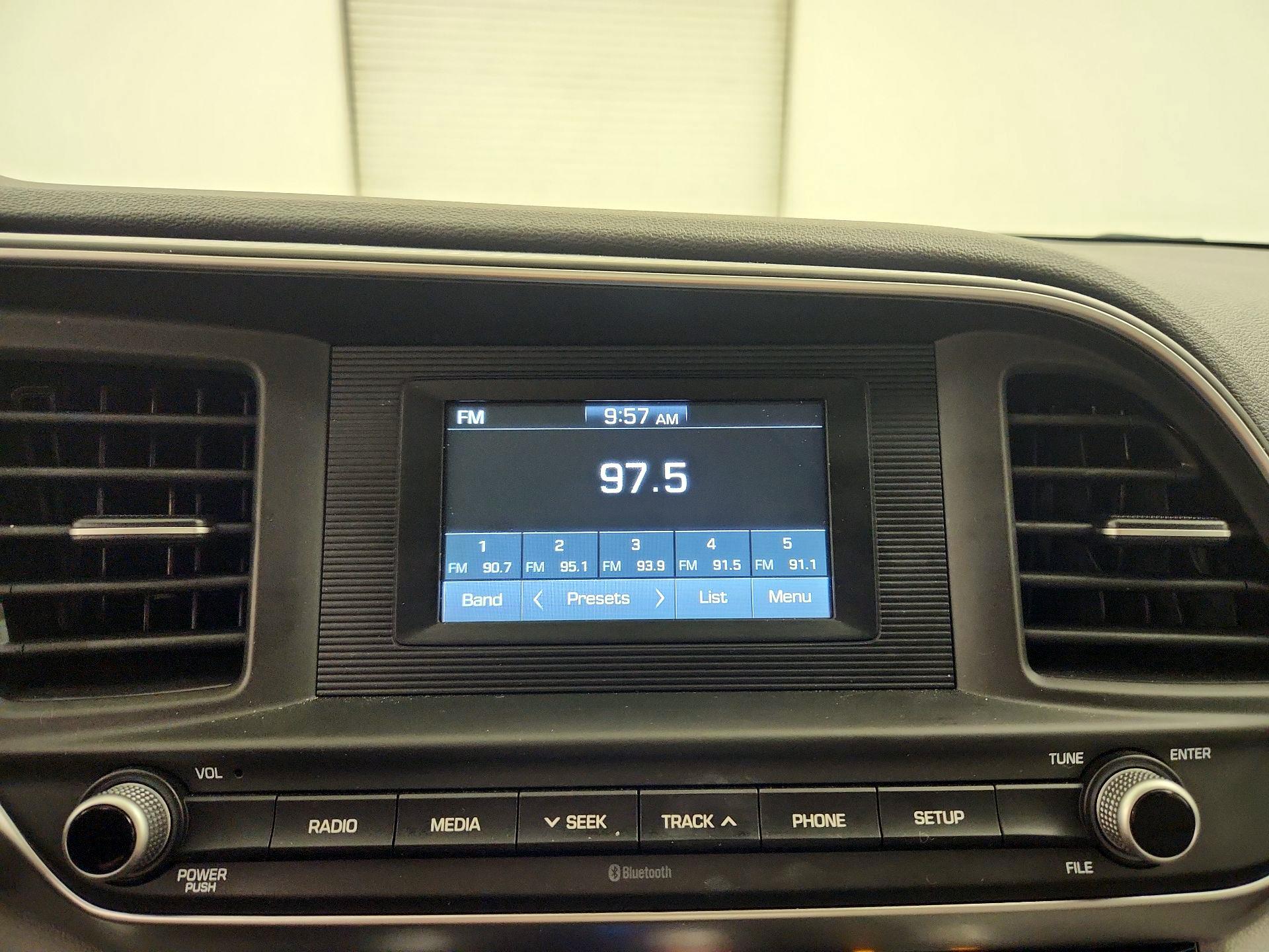 Thumbnail: 2020 Hyundai Elantra - 15