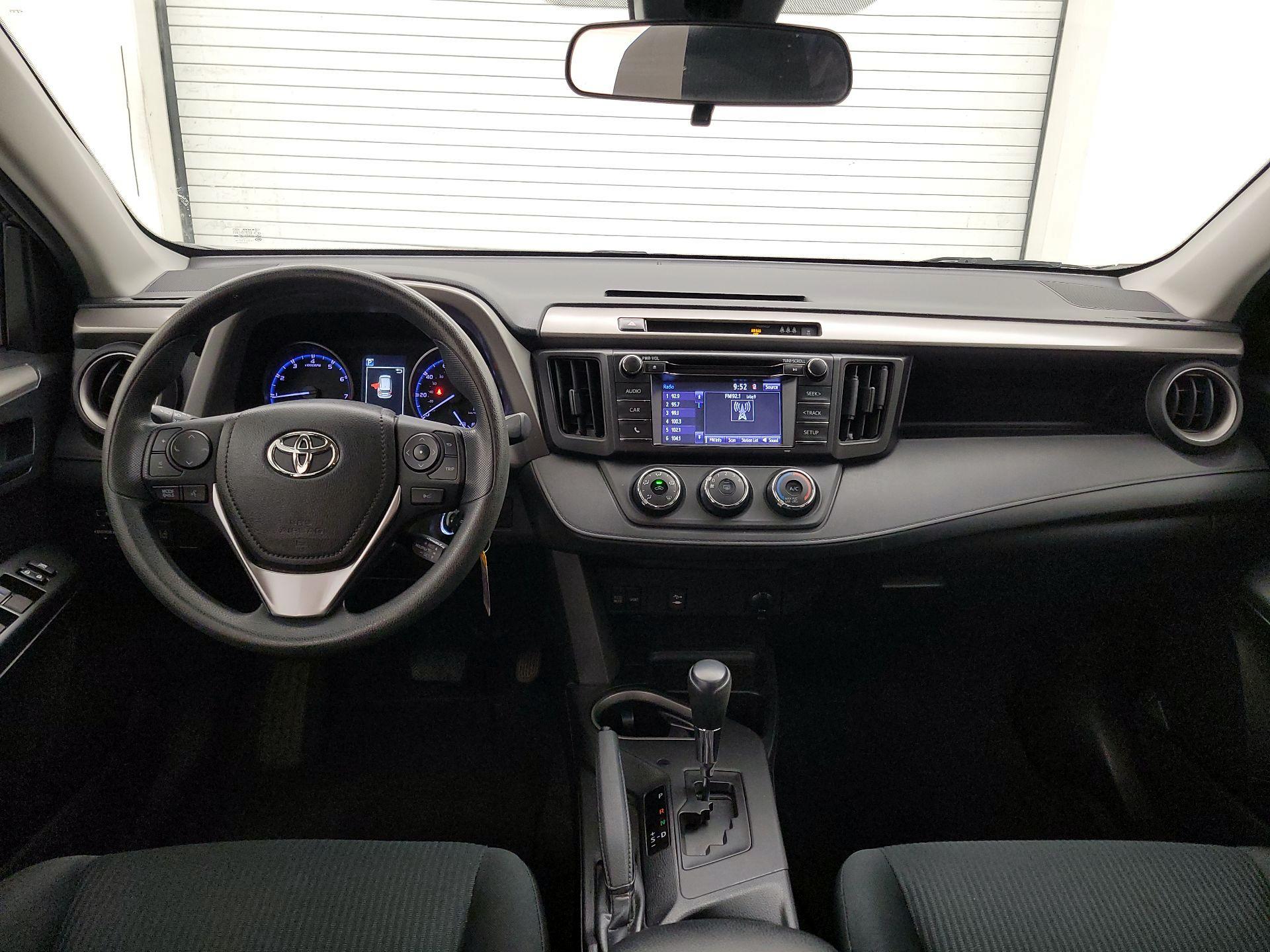 Thumbnail: 2018 Toyota RAV4 - 9