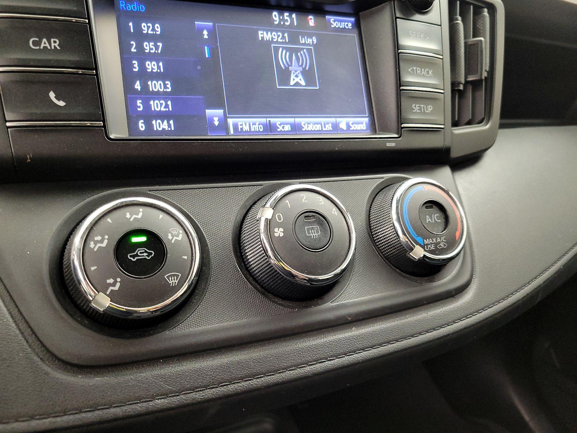 Thumbnail: 2018 Toyota RAV4 - 16