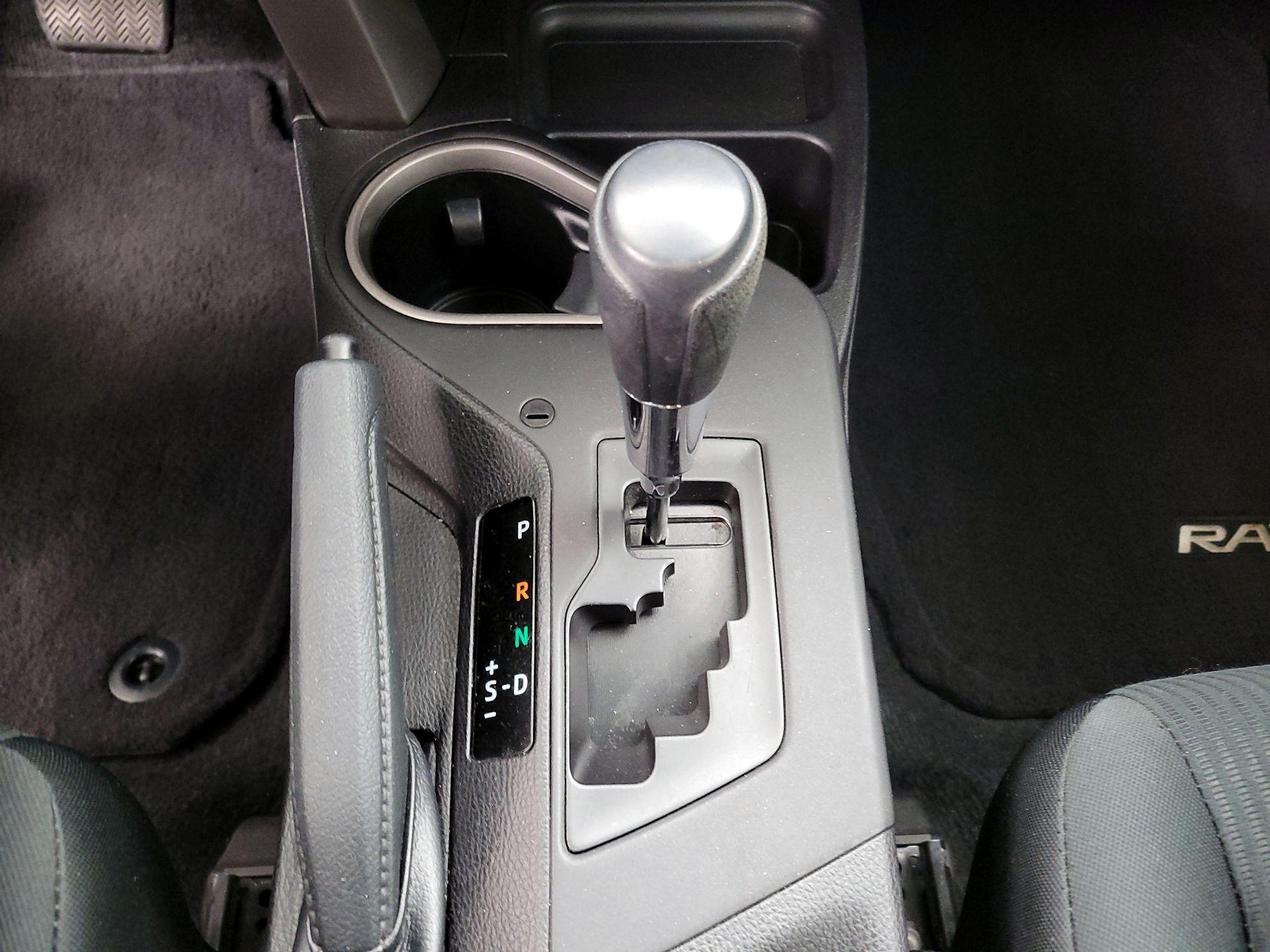 Thumbnail: 2018 Toyota RAV4 - 17