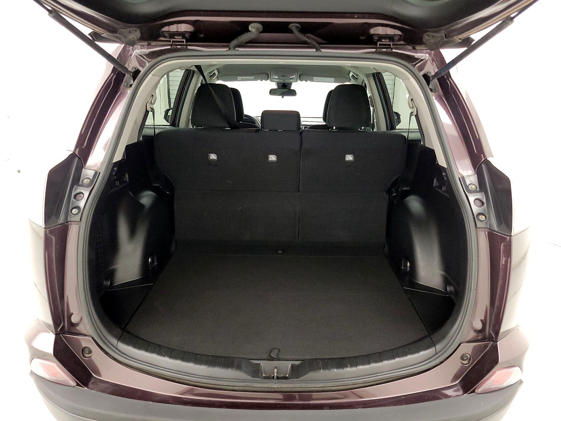 Thumbnail: 2018 Toyota RAV4 - 20