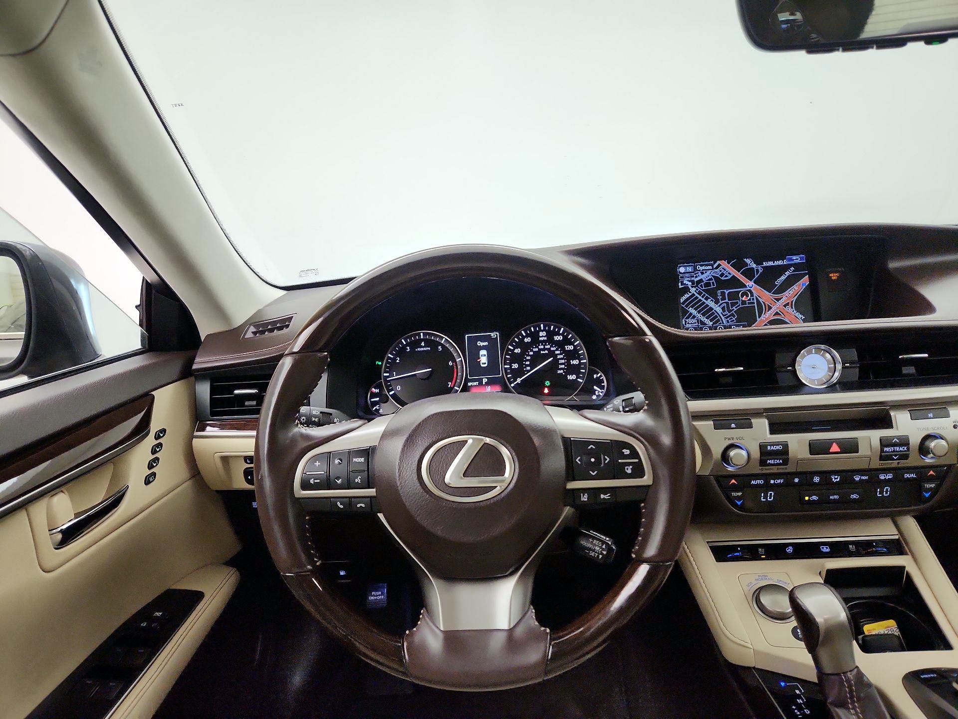 Thumbnail: 2016 Lexus ES - 10