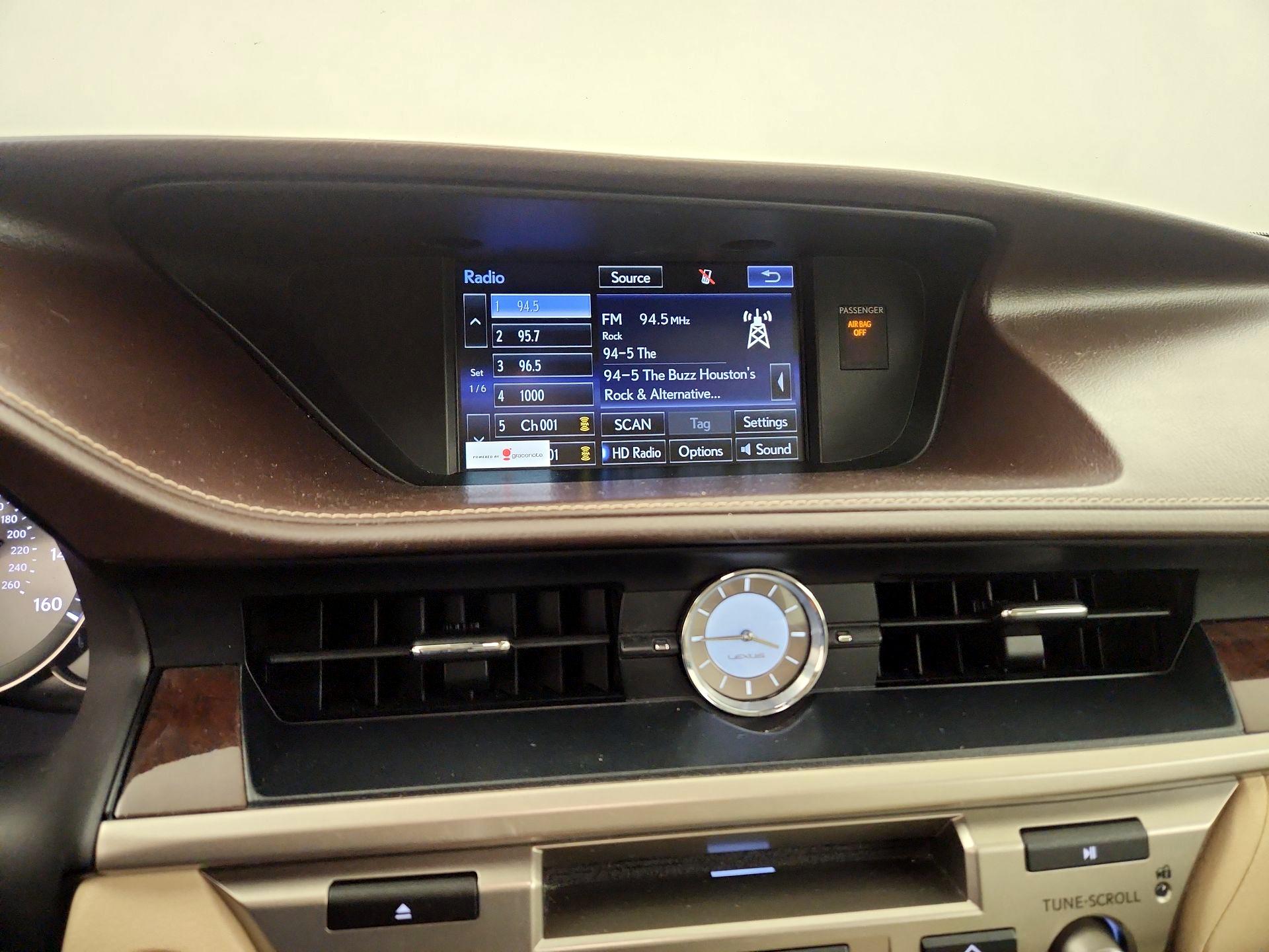 Thumbnail: 2016 Lexus ES - 16