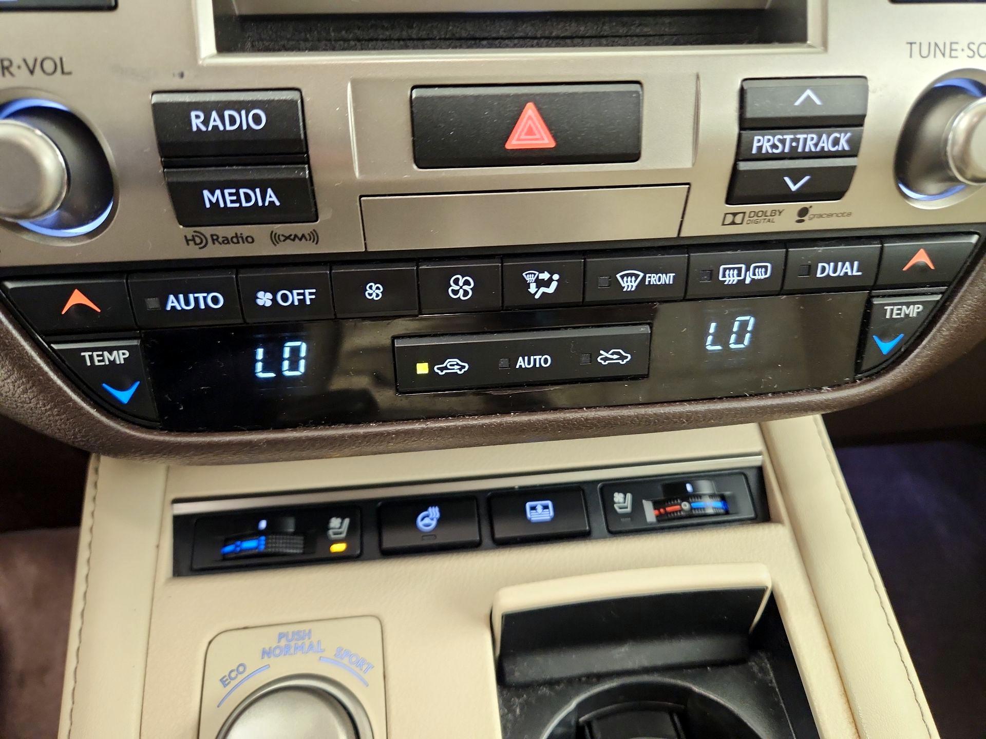 Thumbnail: 2016 Lexus ES - 17