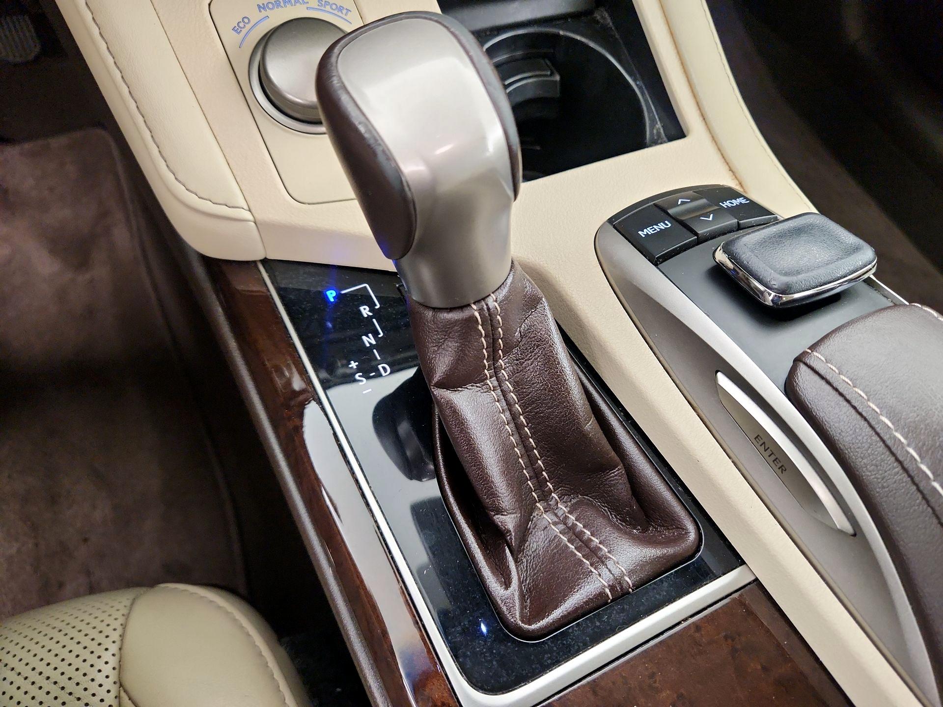 Thumbnail: 2016 Lexus ES - 18