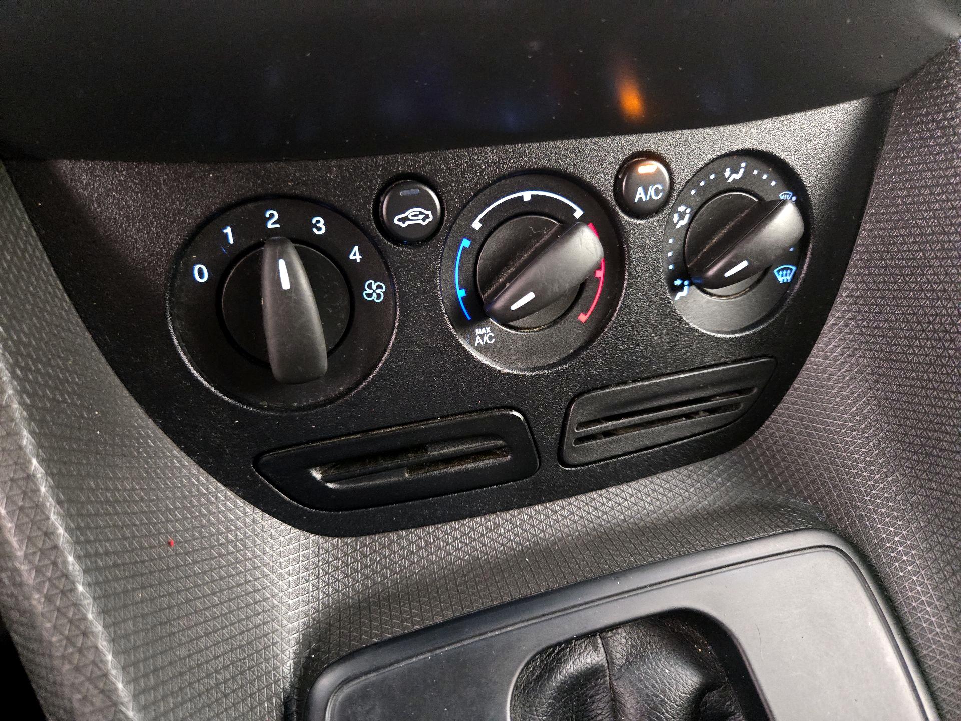 Thumbnail: 2017 Ford Transit Series - 16