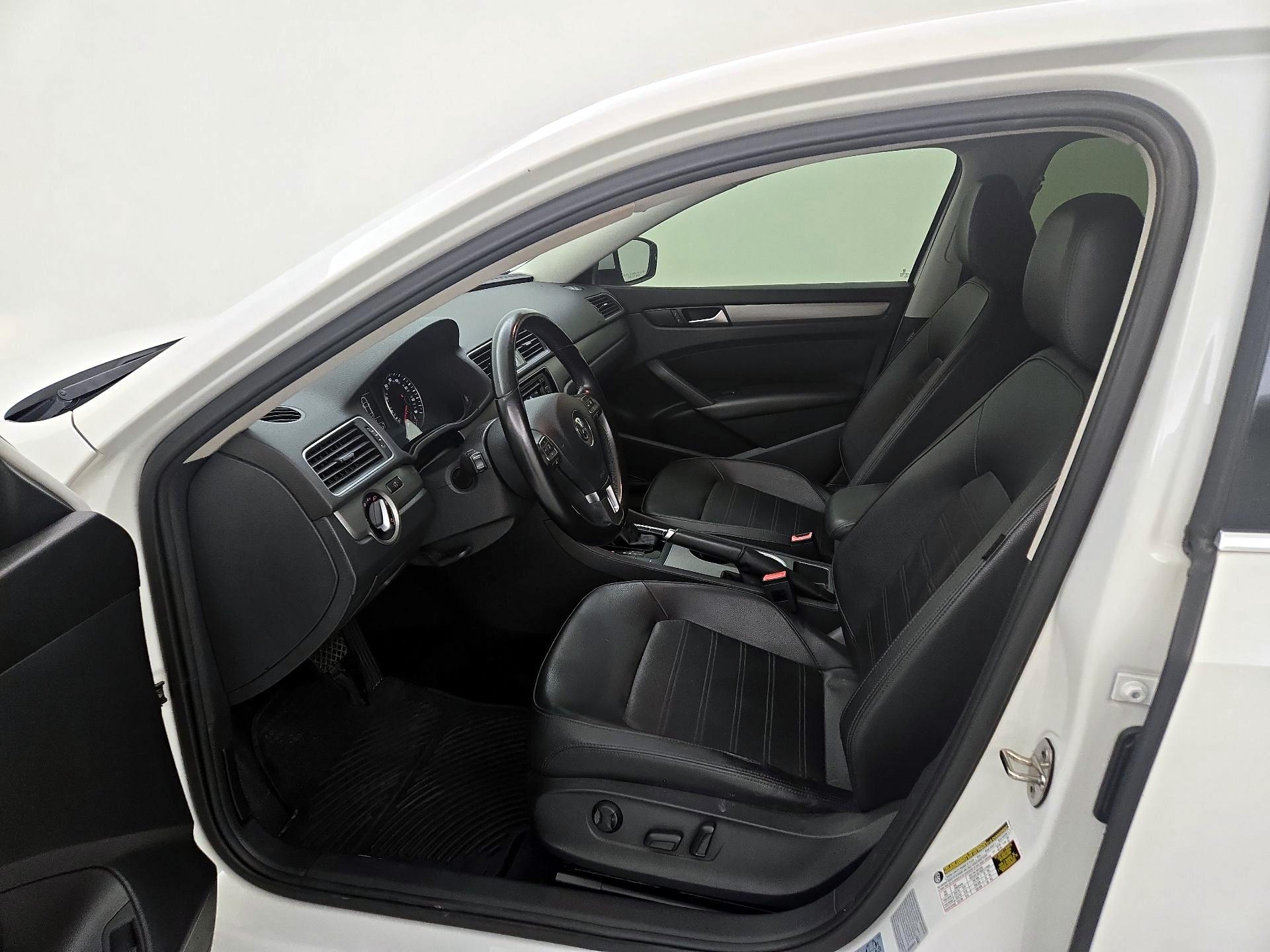 Thumbnail: 2015 Volkswagen Passat - 11