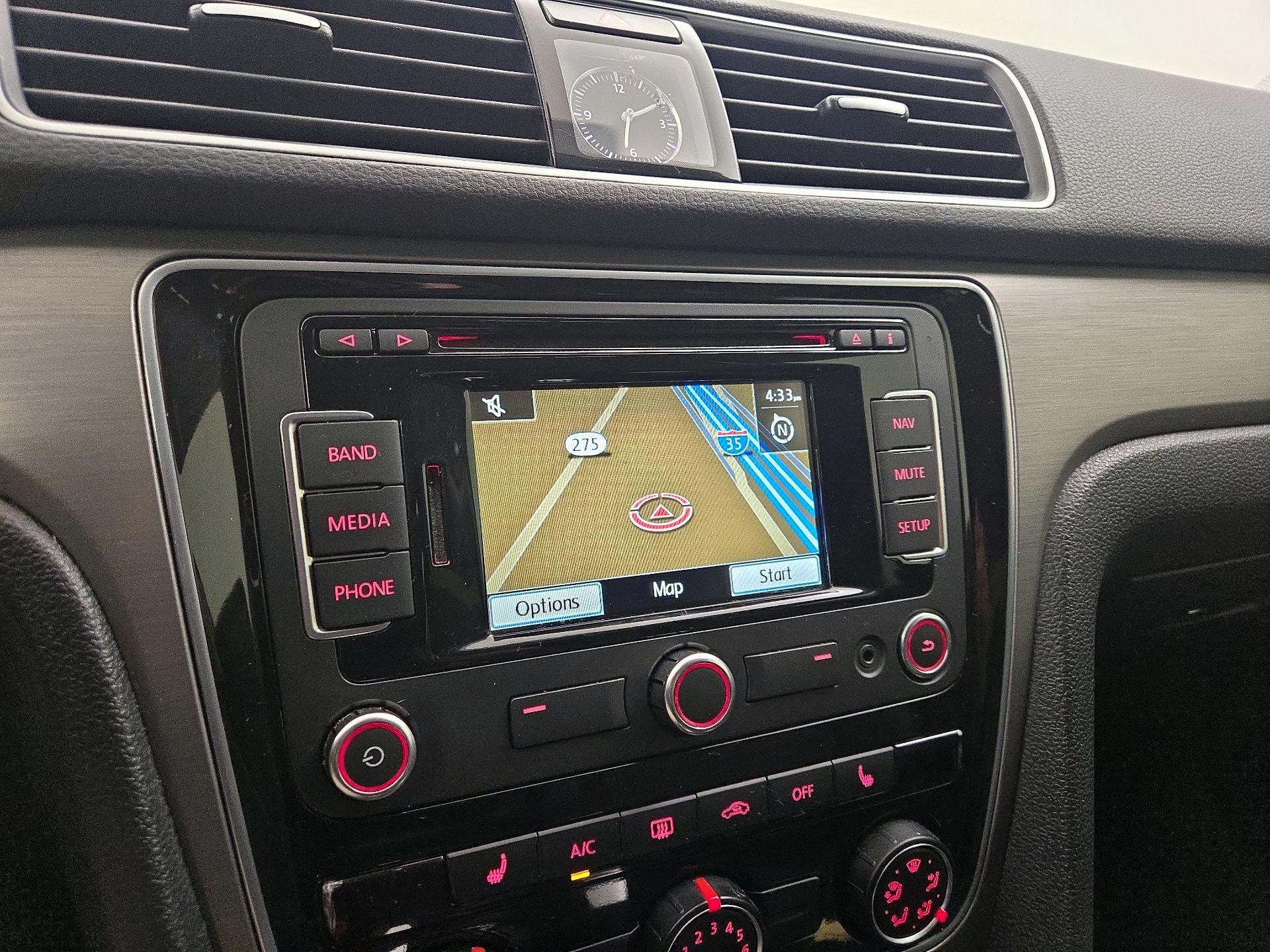 Thumbnail: 2015 Volkswagen Passat - 14