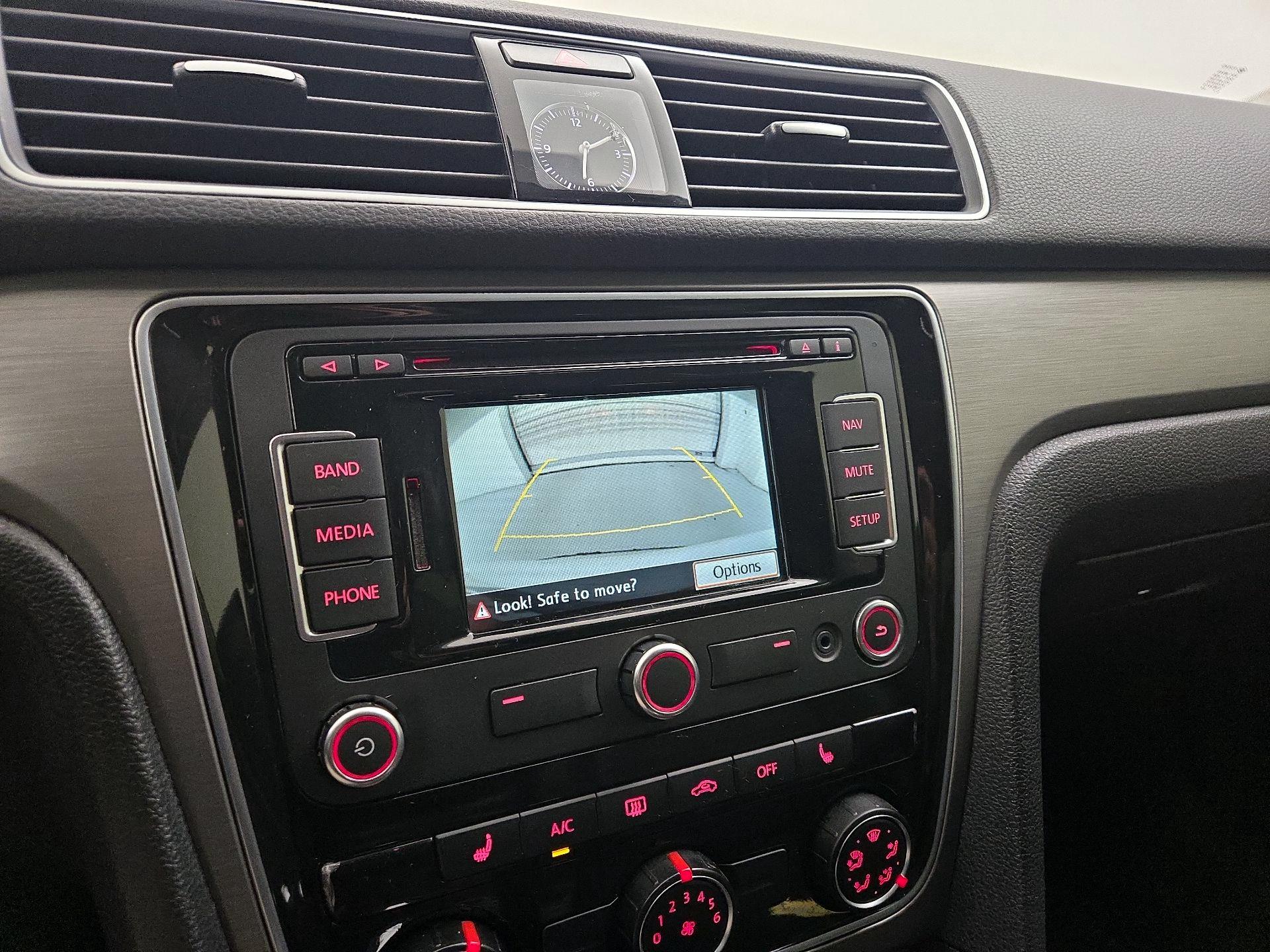 Thumbnail: 2015 Volkswagen Passat - 15