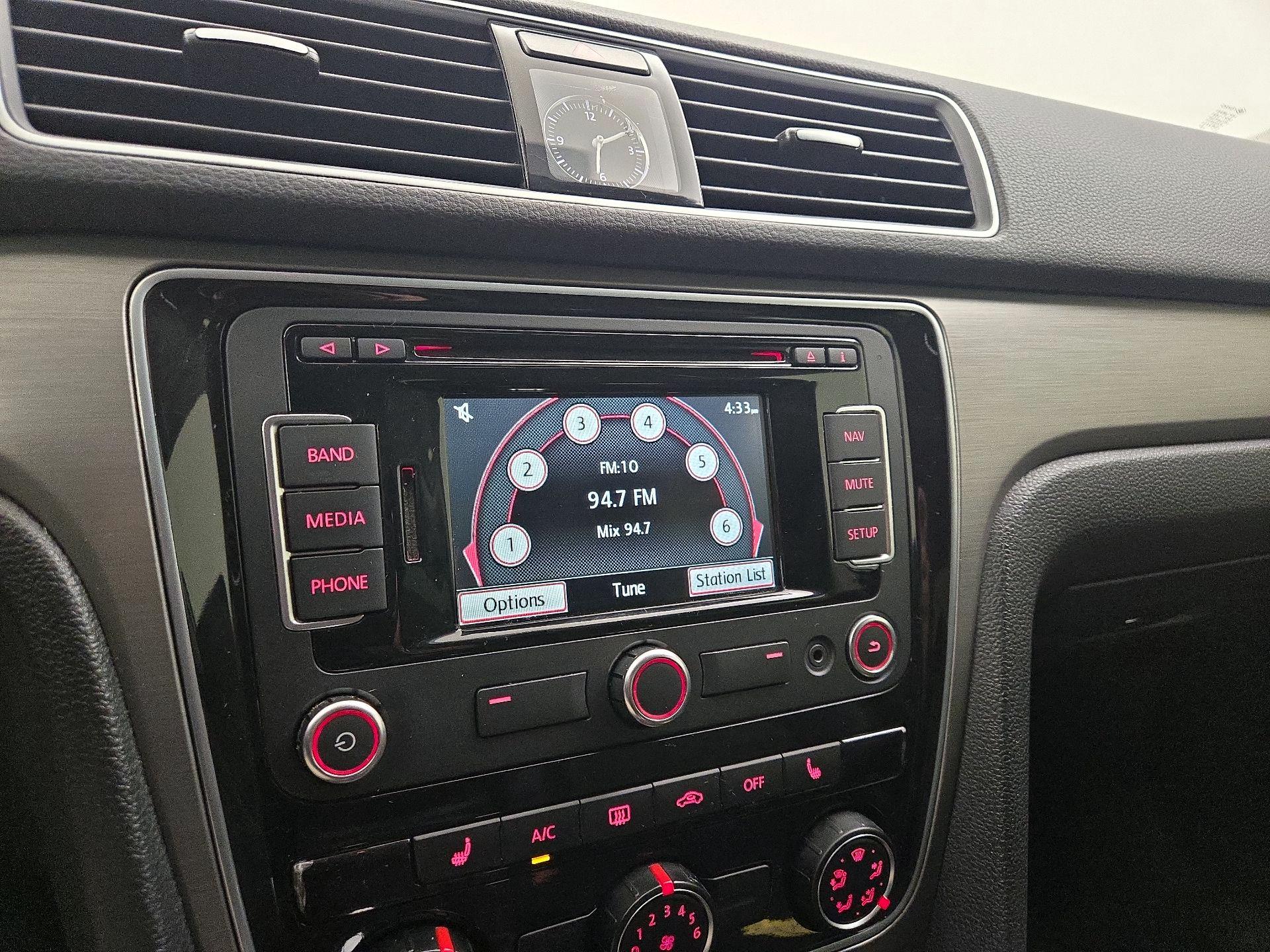 Thumbnail: 2015 Volkswagen Passat - 16