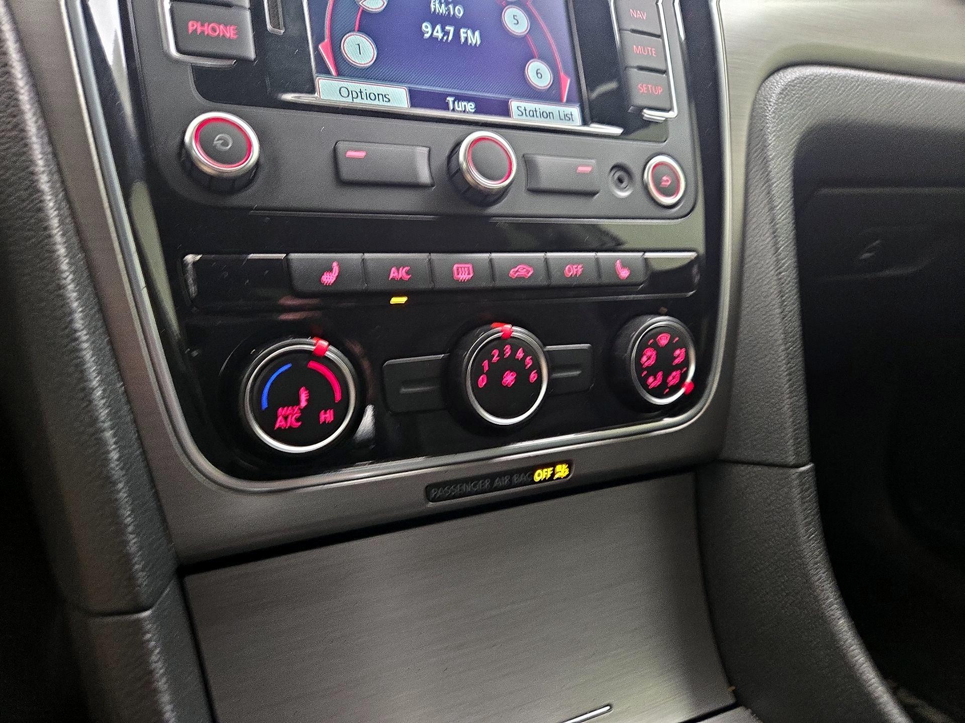 Thumbnail: 2015 Volkswagen Passat - 17