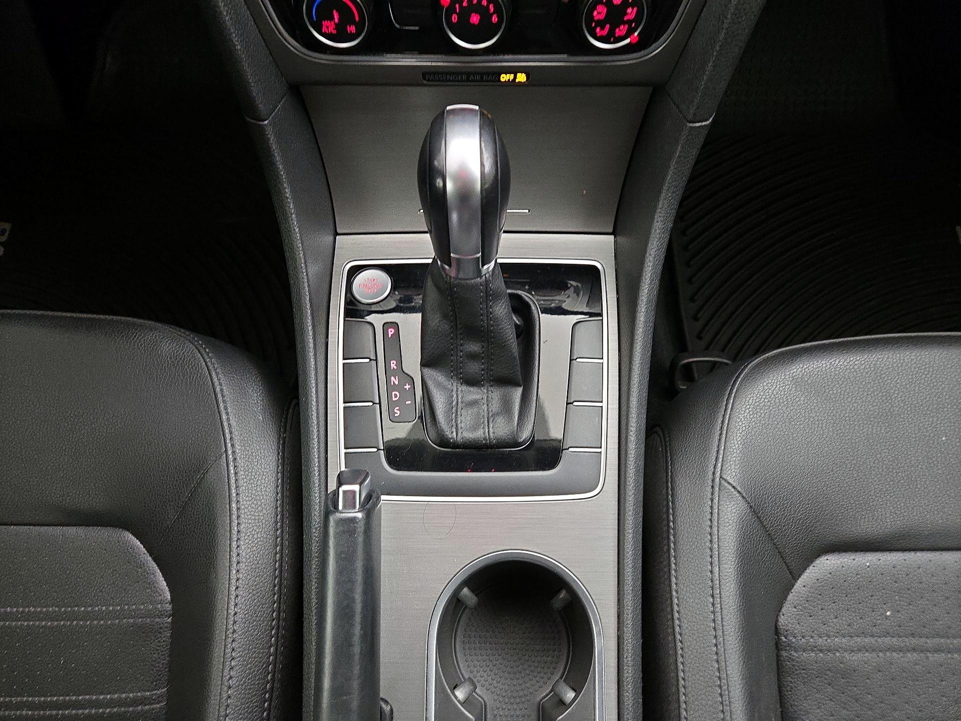 Thumbnail: 2015 Volkswagen Passat - 18