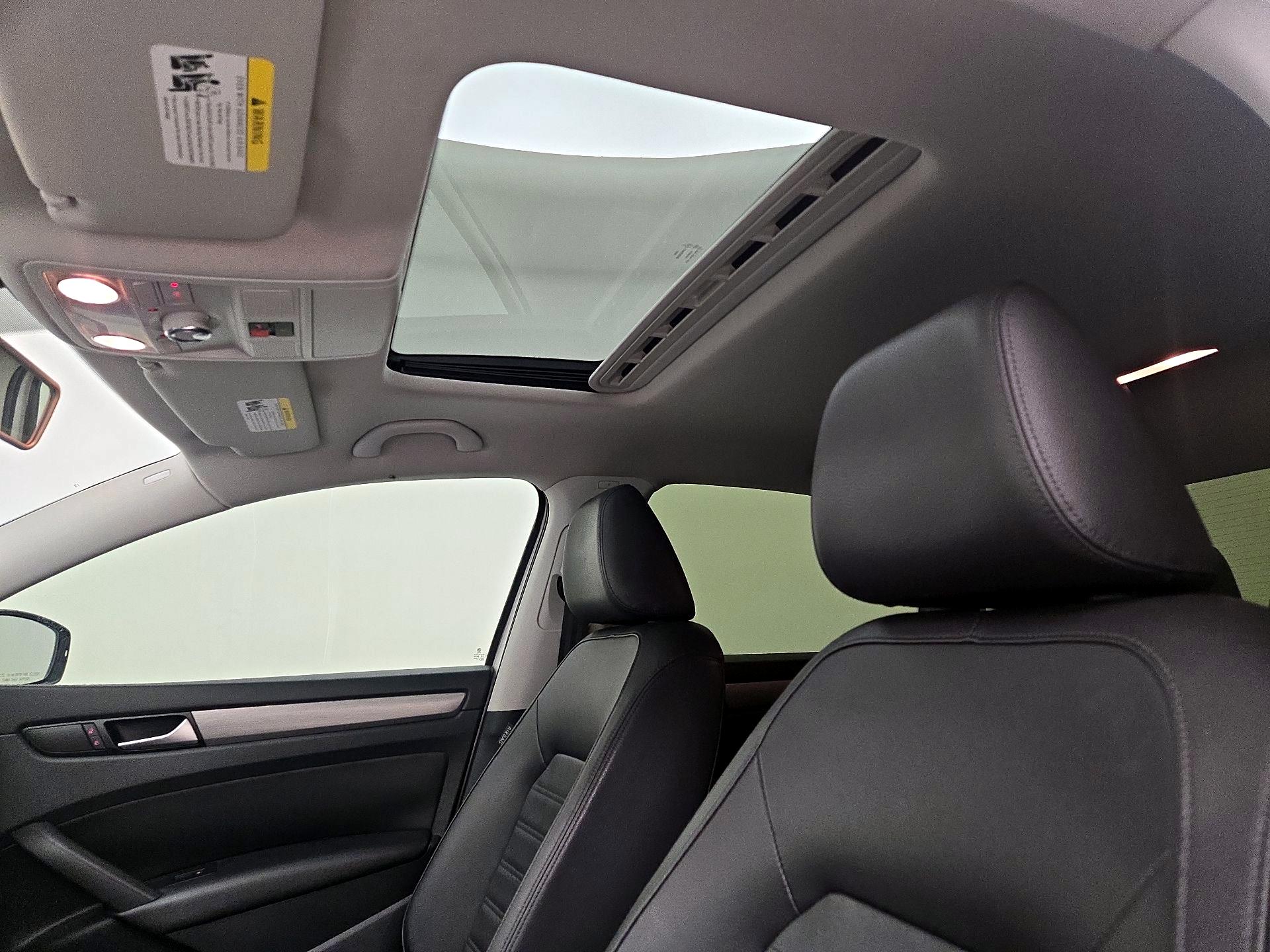 Thumbnail: 2015 Volkswagen Passat - 20