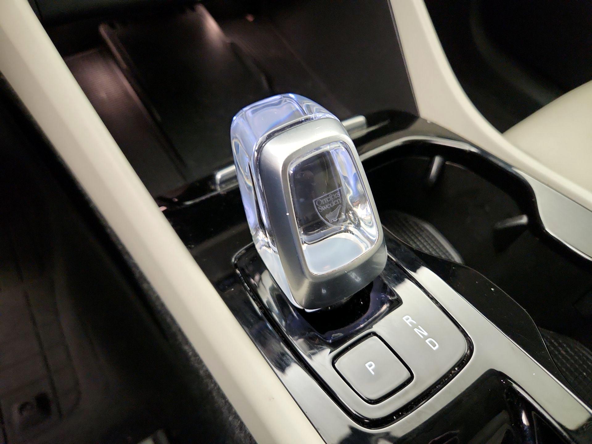 Thumbnail: 2023 Volvo XC40 - 18