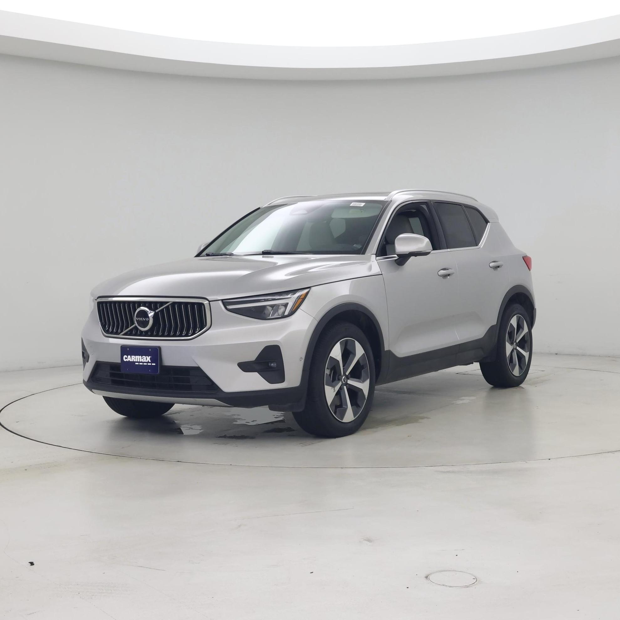 Thumbnail: 2023 Volvo XC40 - 4