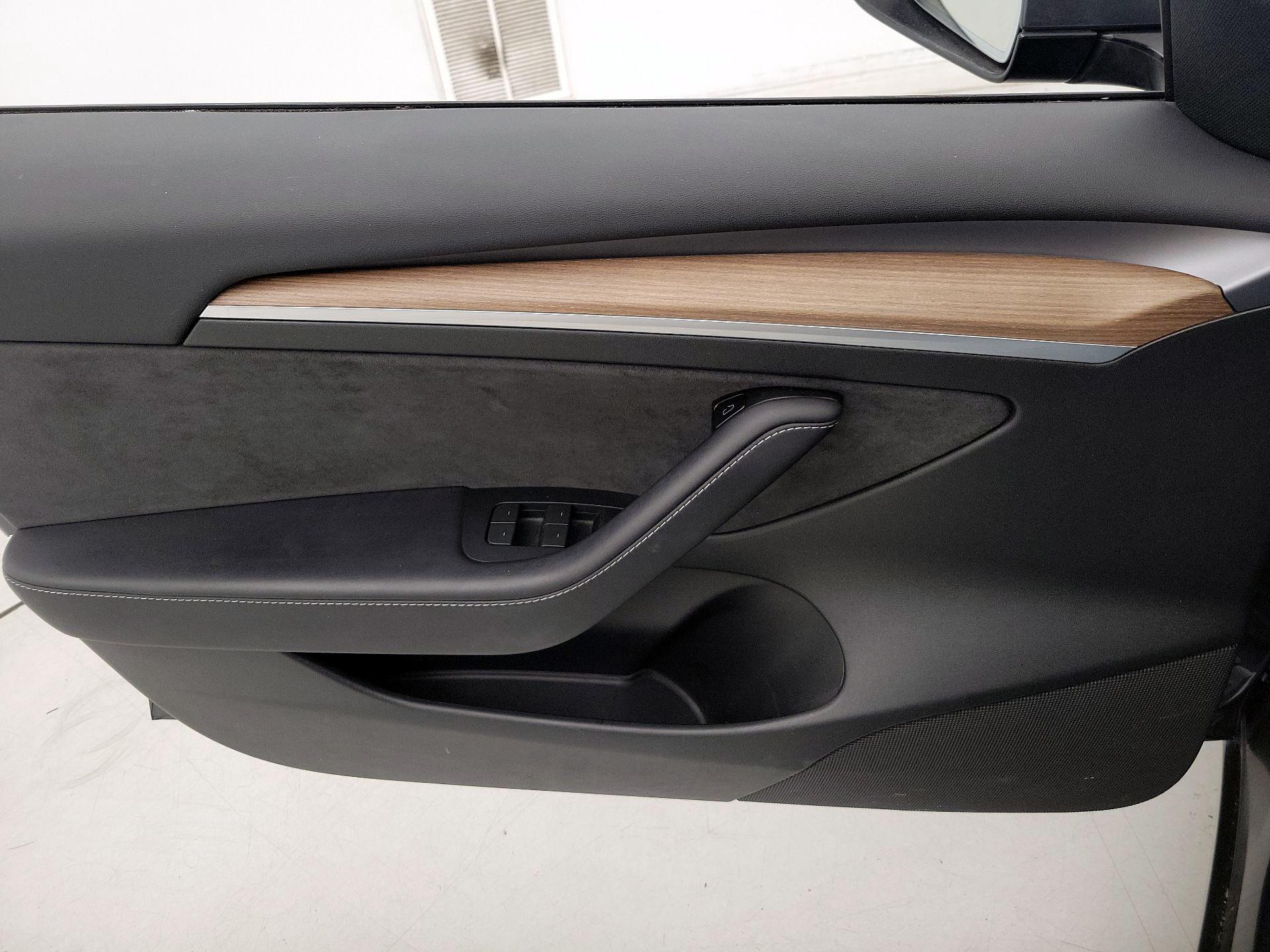 Thumbnail: 2023 Tesla Model 3 - 12