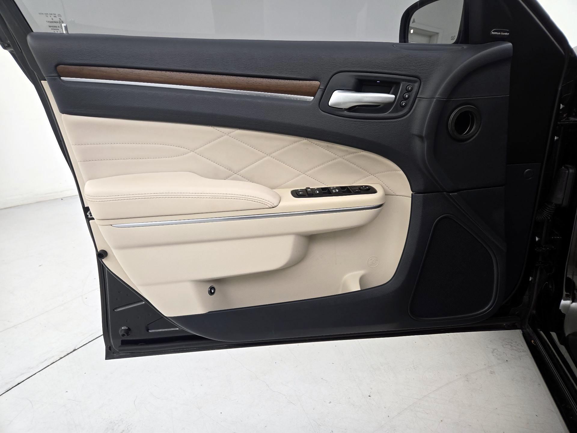 Thumbnail: 2016 Chrysler 300 - 12