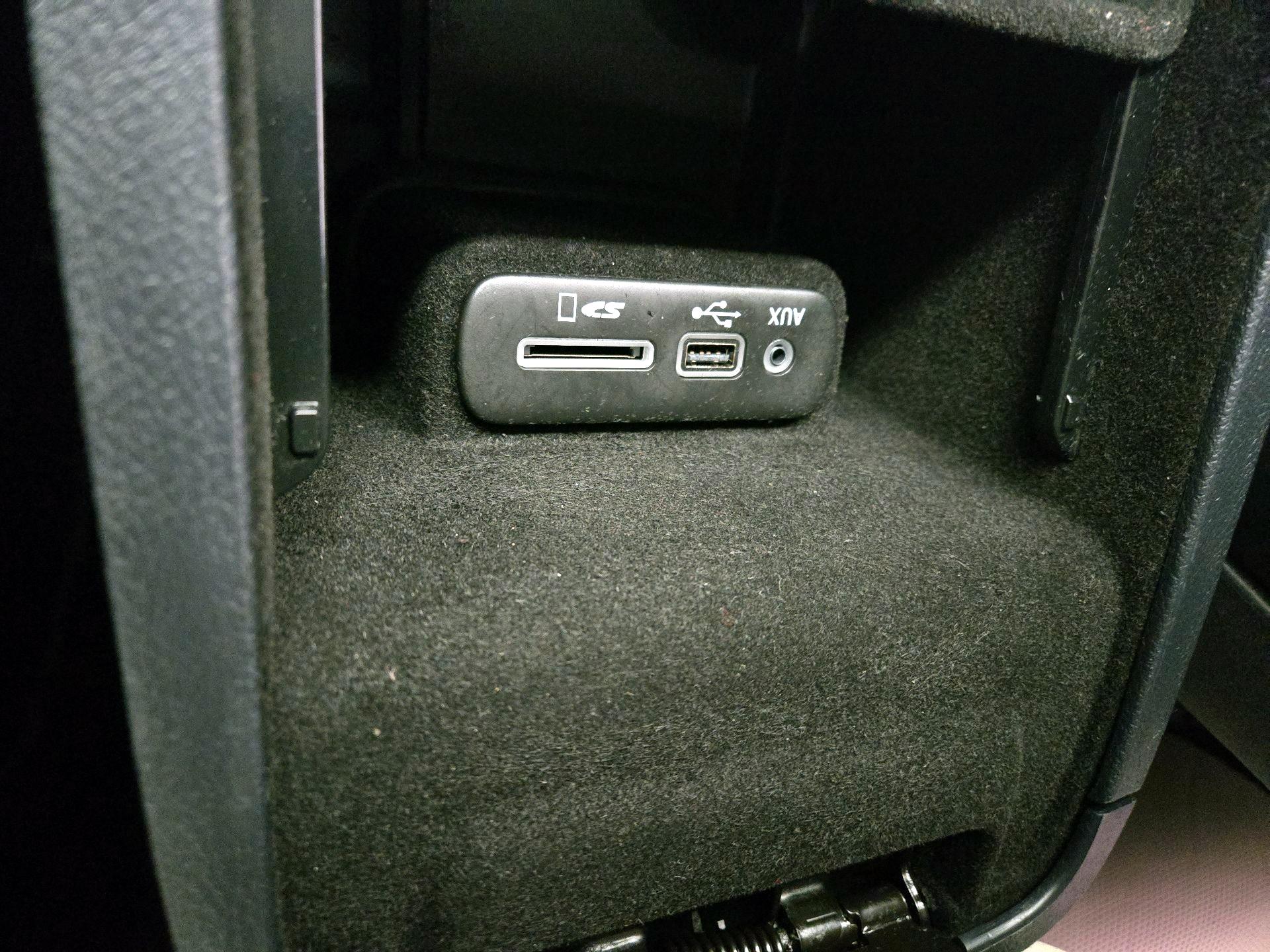 Thumbnail: 2016 Chrysler 300 - 19