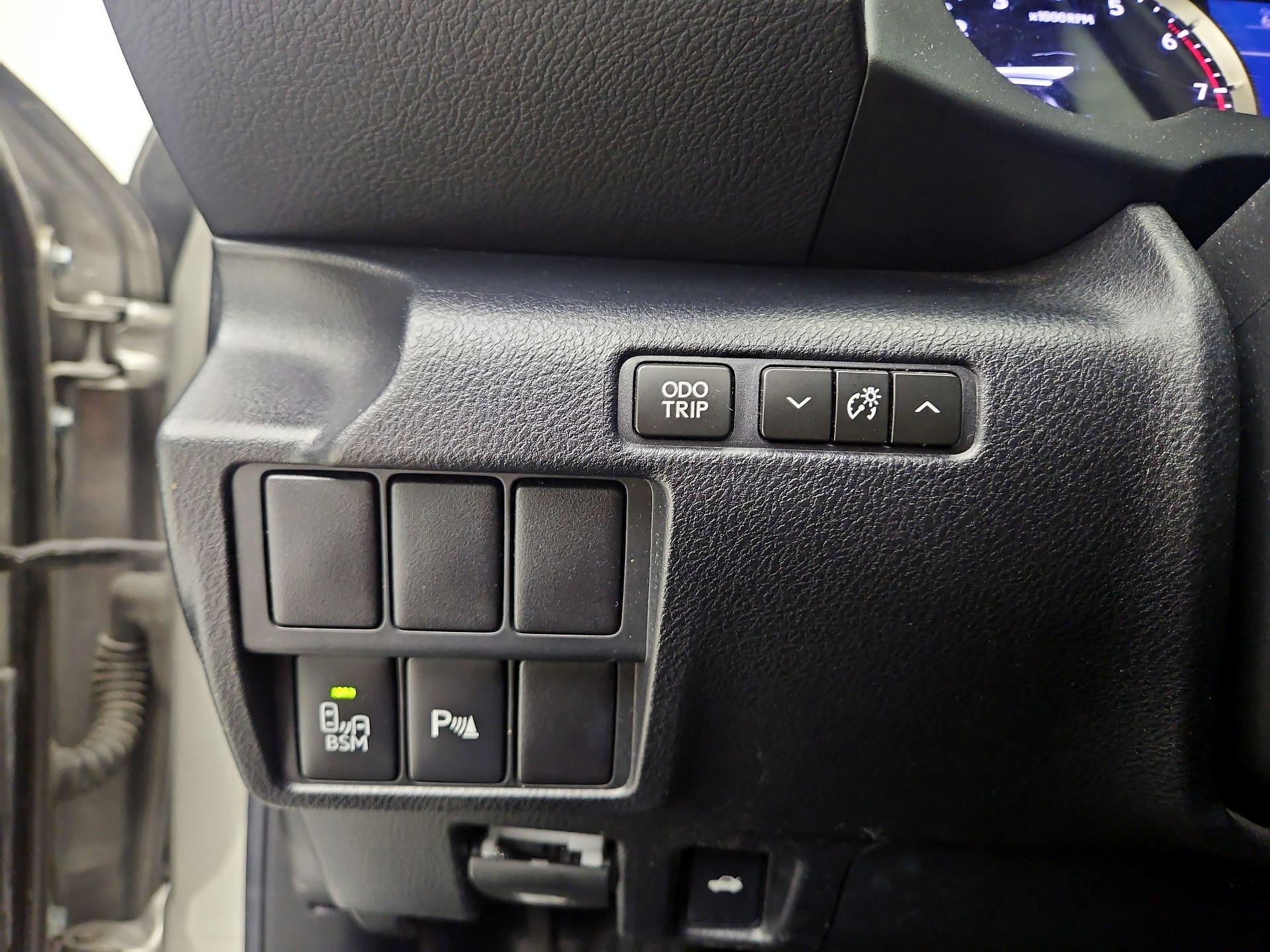 Thumbnail: 2016 Lexus IS - 13