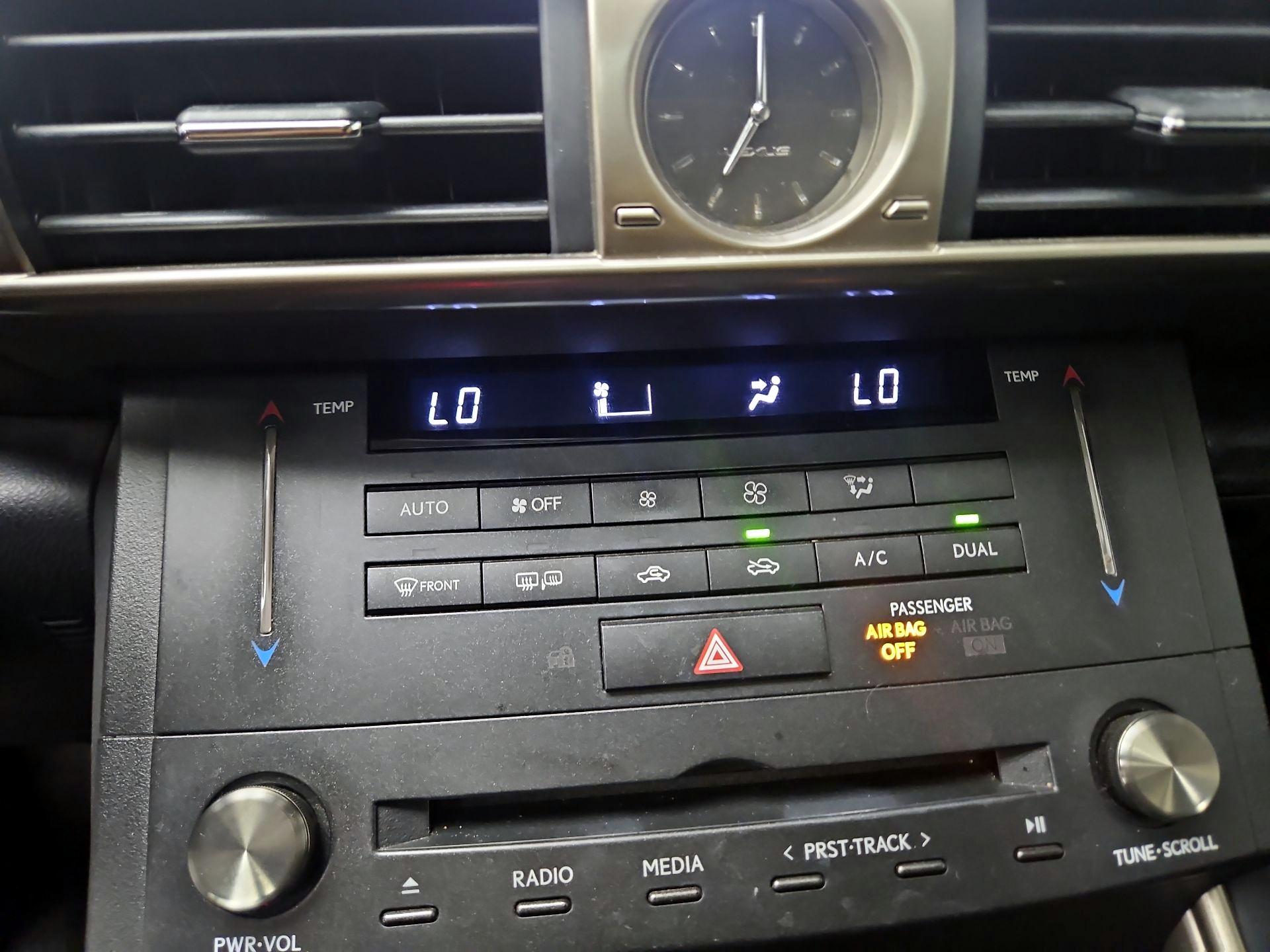 Thumbnail: 2016 Lexus IS - 17