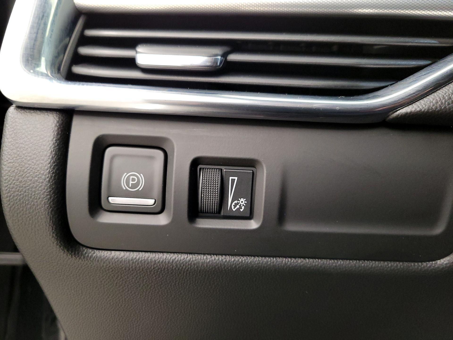 Thumbnail: 2023 Cadillac XT4 - 13