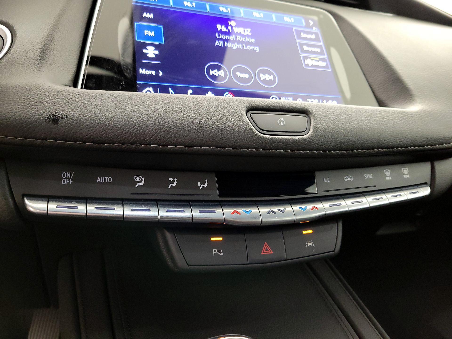 Thumbnail: 2023 Cadillac XT4 - 16