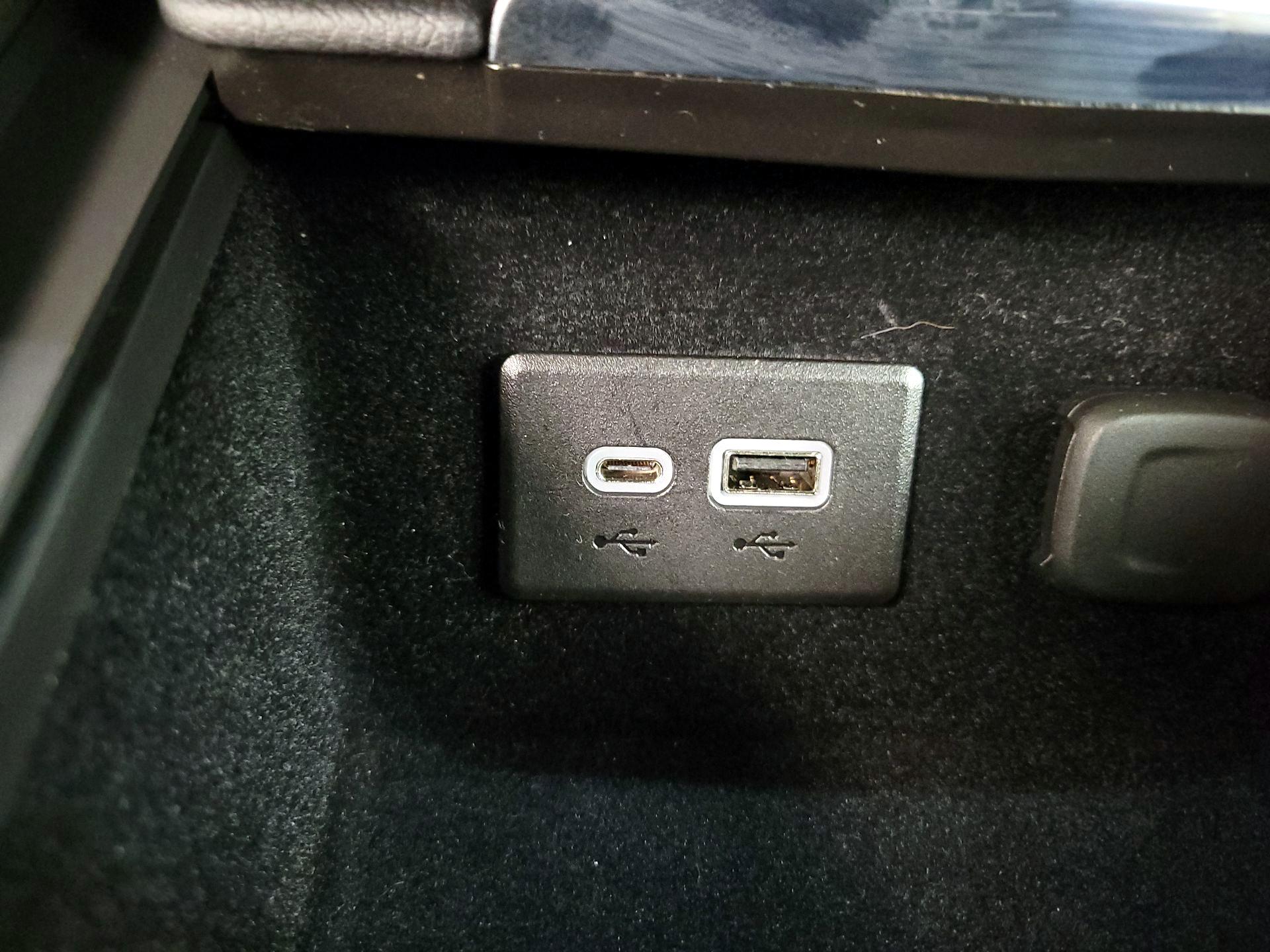 Thumbnail: 2023 Cadillac XT4 - 18