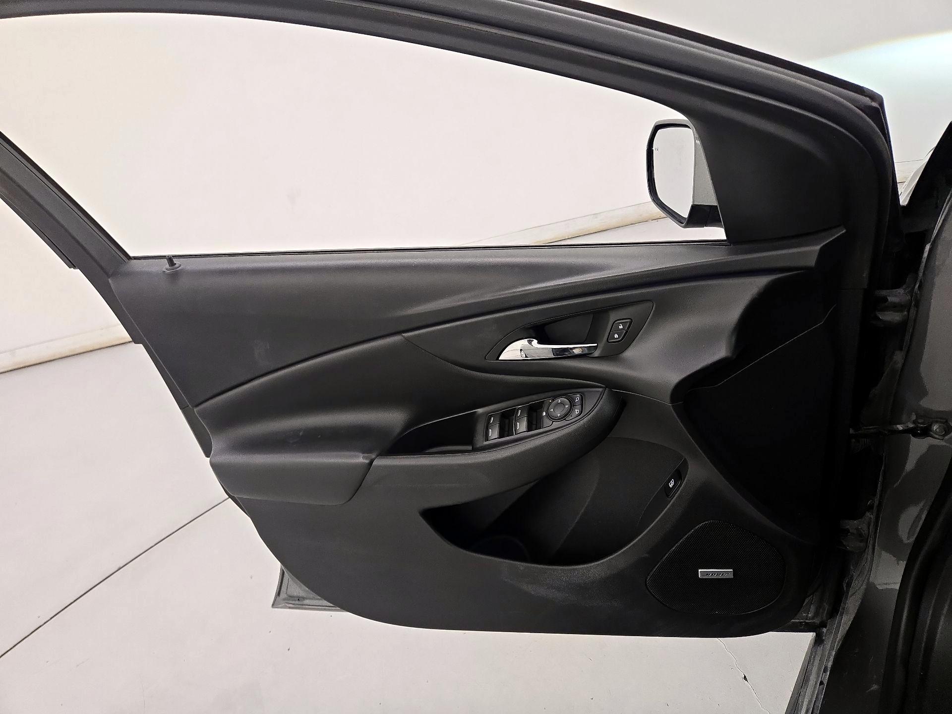 Thumbnail: 2017 Chevrolet Volt - 12