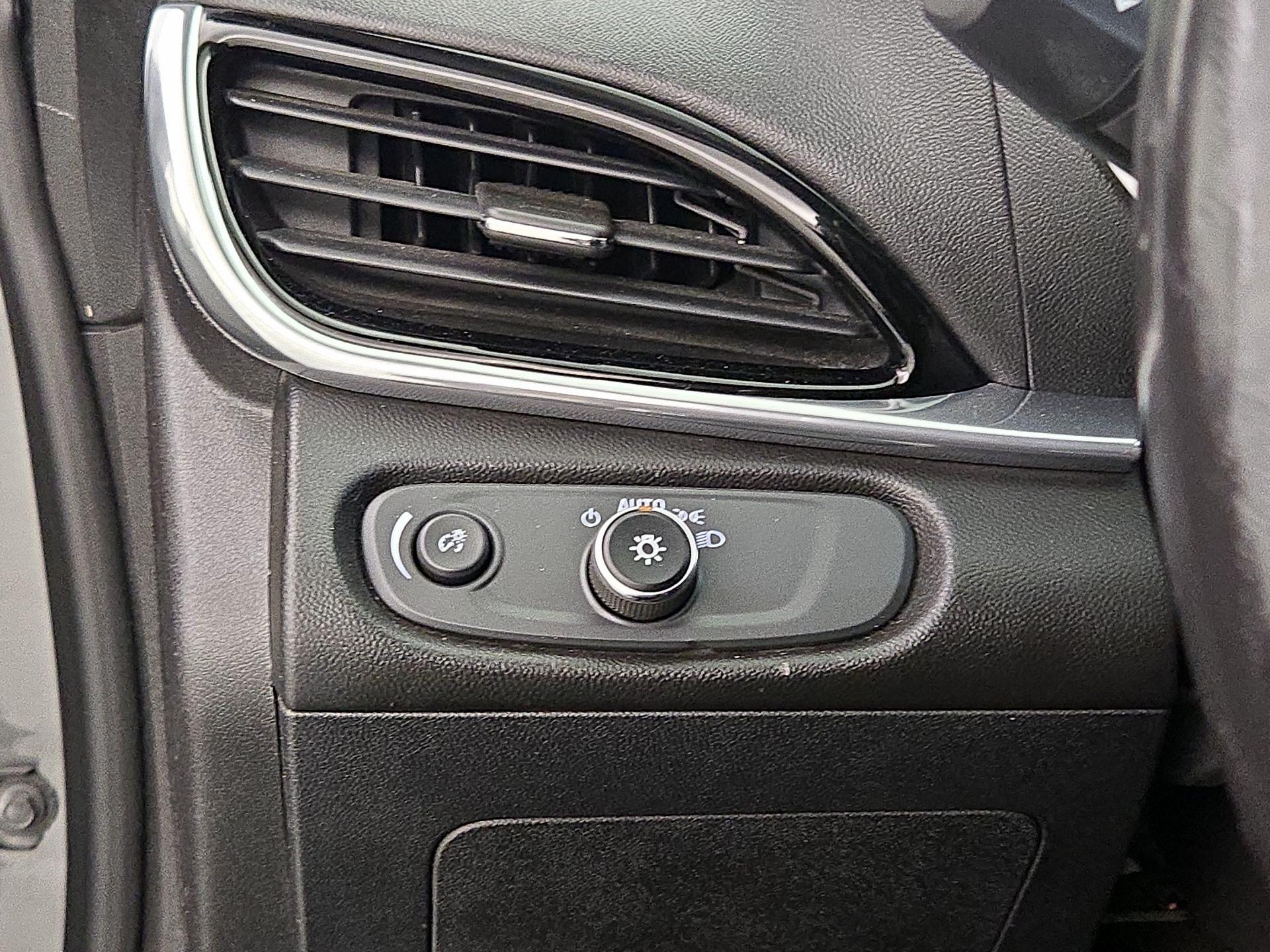 Thumbnail: 2017 Chevrolet Volt - 13