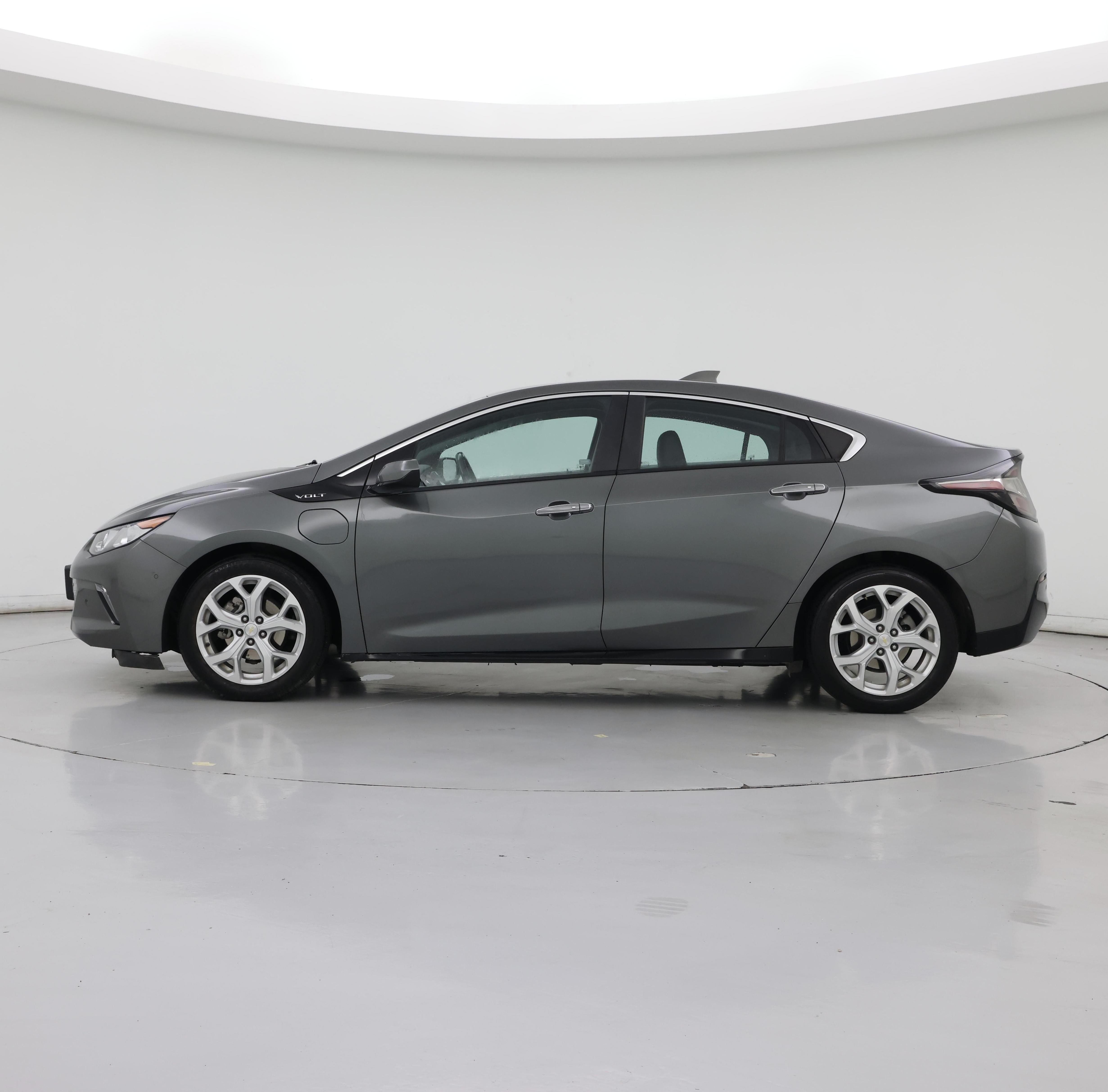 Thumbnail: 2017 Chevrolet Volt - 3