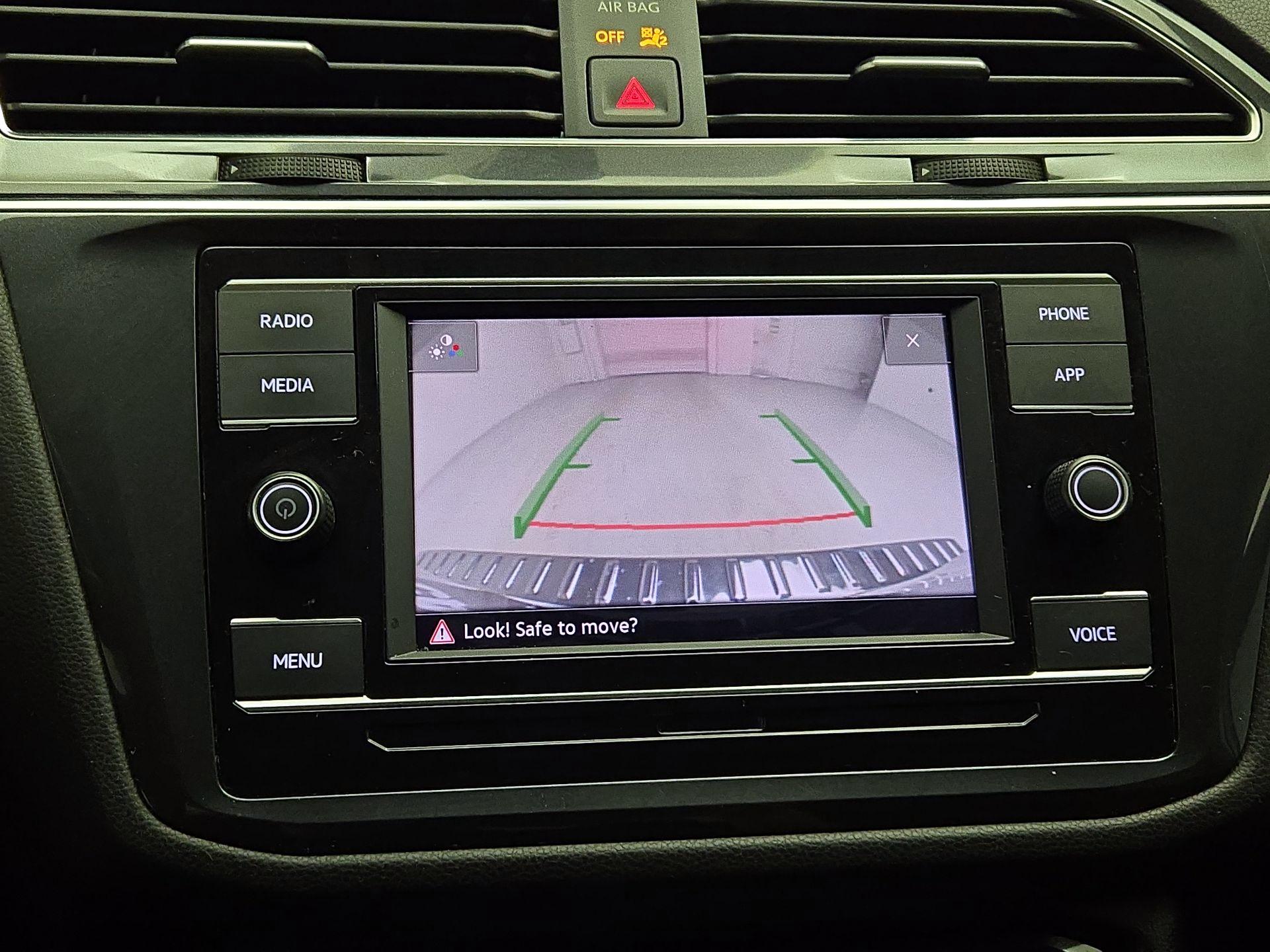 Thumbnail: 2023 Volkswagen Tiguan - 14