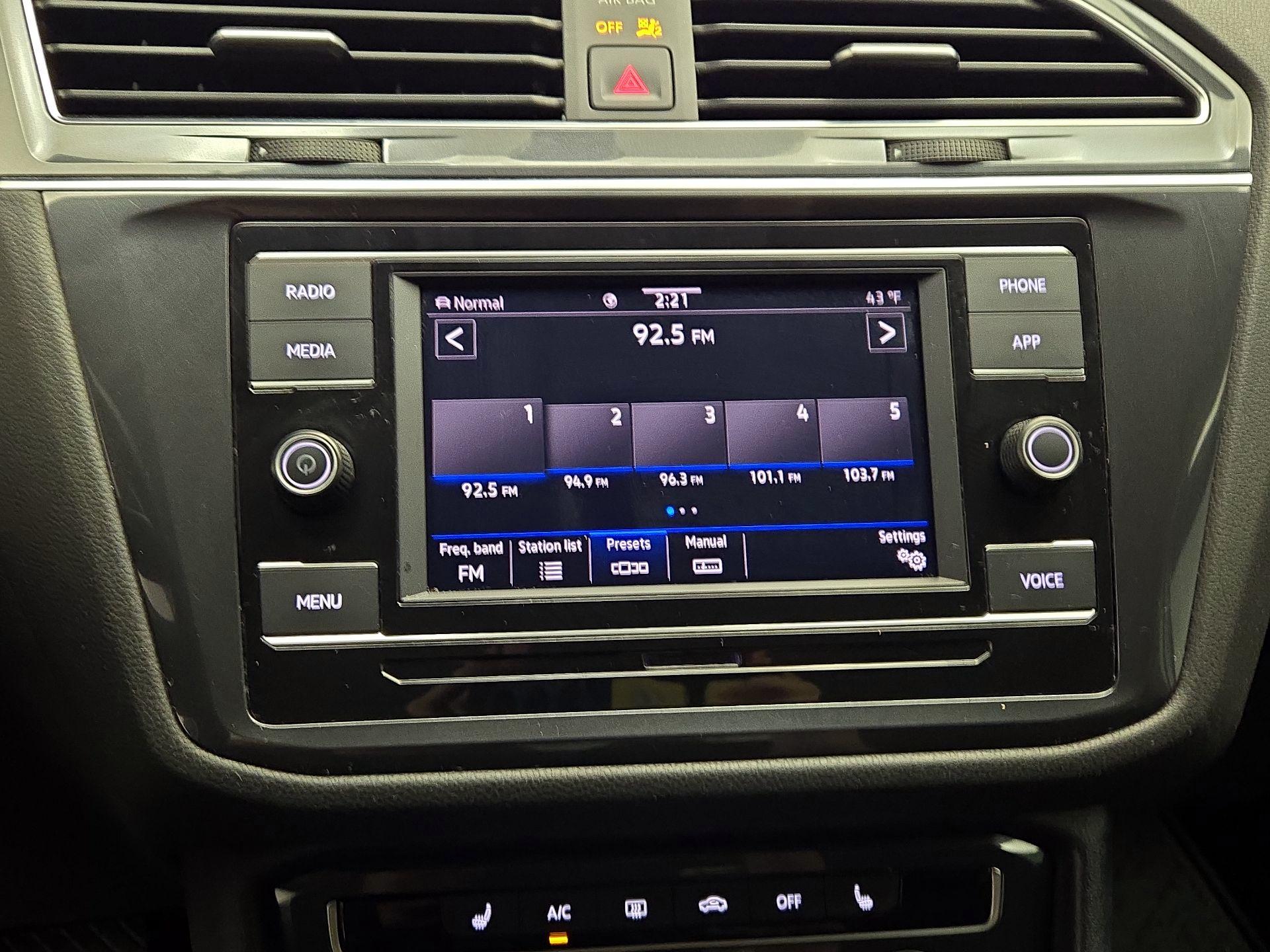 Thumbnail: 2023 Volkswagen Tiguan - 15