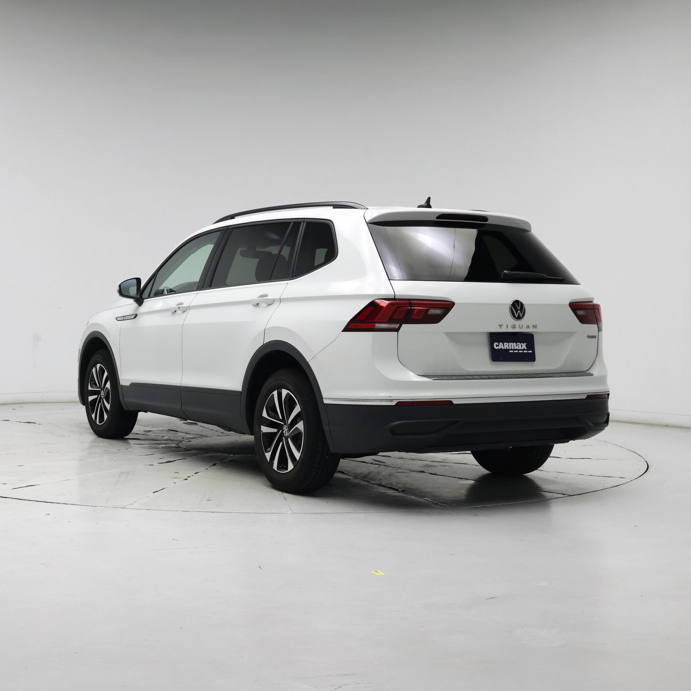 Thumbnail: 2023 Volkswagen Tiguan - 2