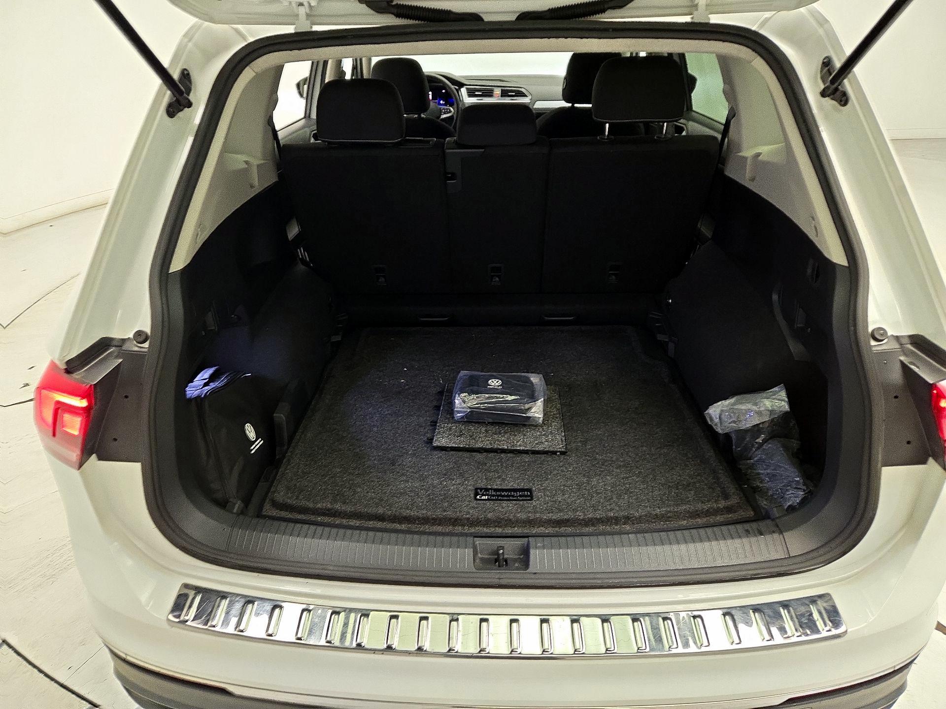 Thumbnail: 2023 Volkswagen Tiguan - 20