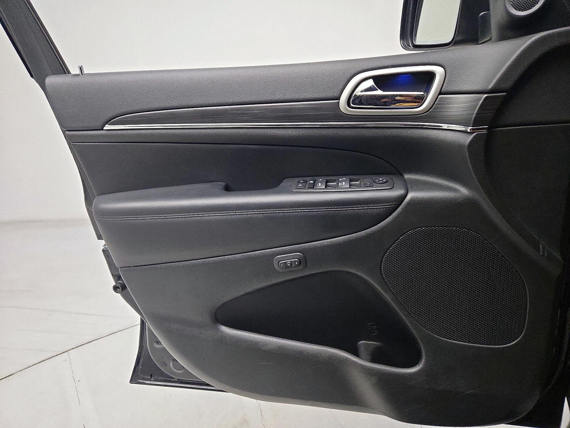 Thumbnail: 2022 Jeep Grand Cherokee - 12