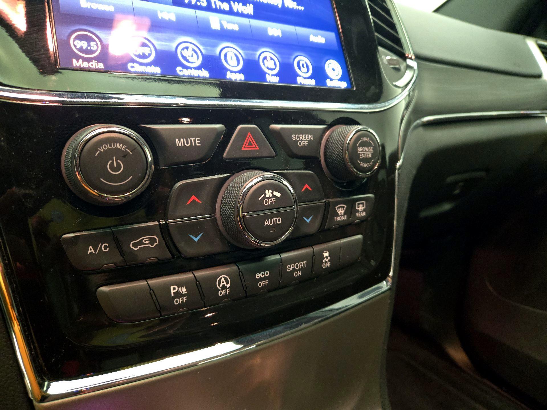 Thumbnail: 2022 Jeep Grand Cherokee - 17