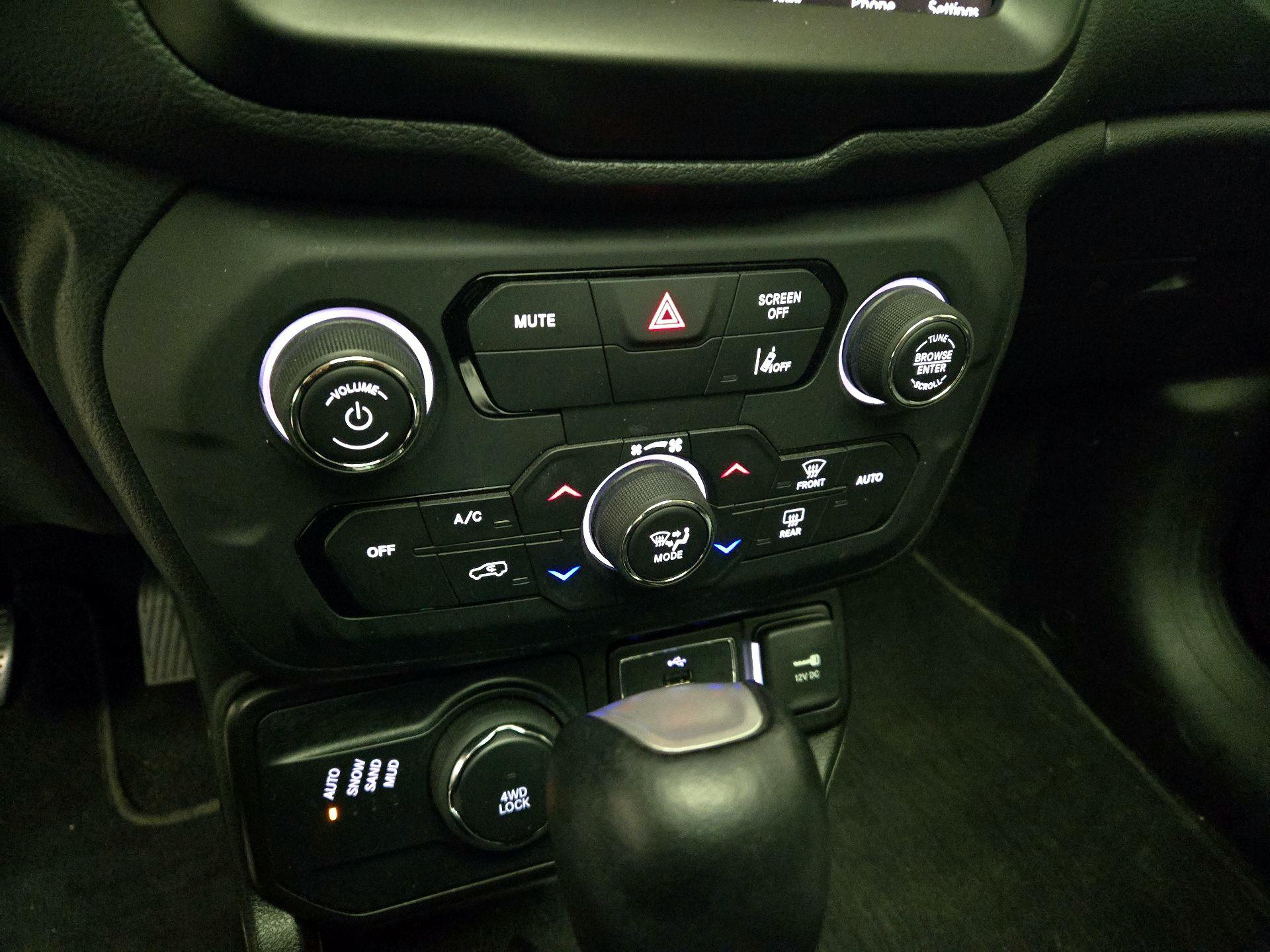 Thumbnail: 2021 Jeep Renegade - 16