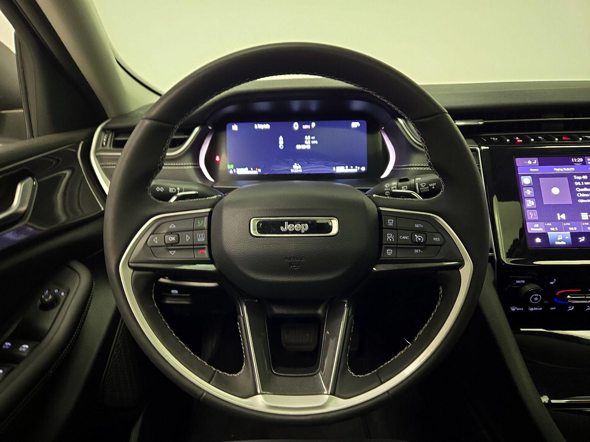 Thumbnail: 2023 Jeep Grand Cherokee - 10