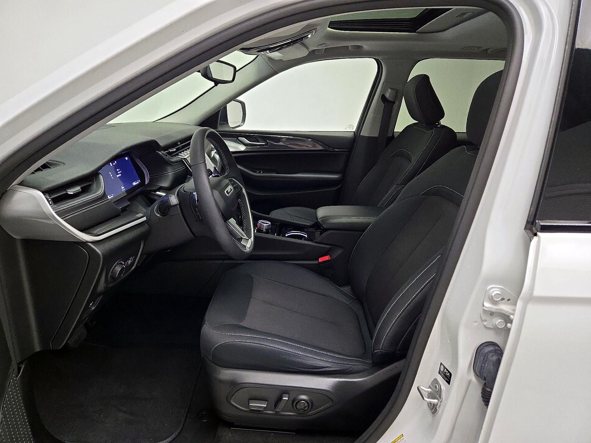 Thumbnail: 2023 Jeep Grand Cherokee - 11